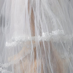 Short Lace Edge Bridal Wedding Veil With Comb