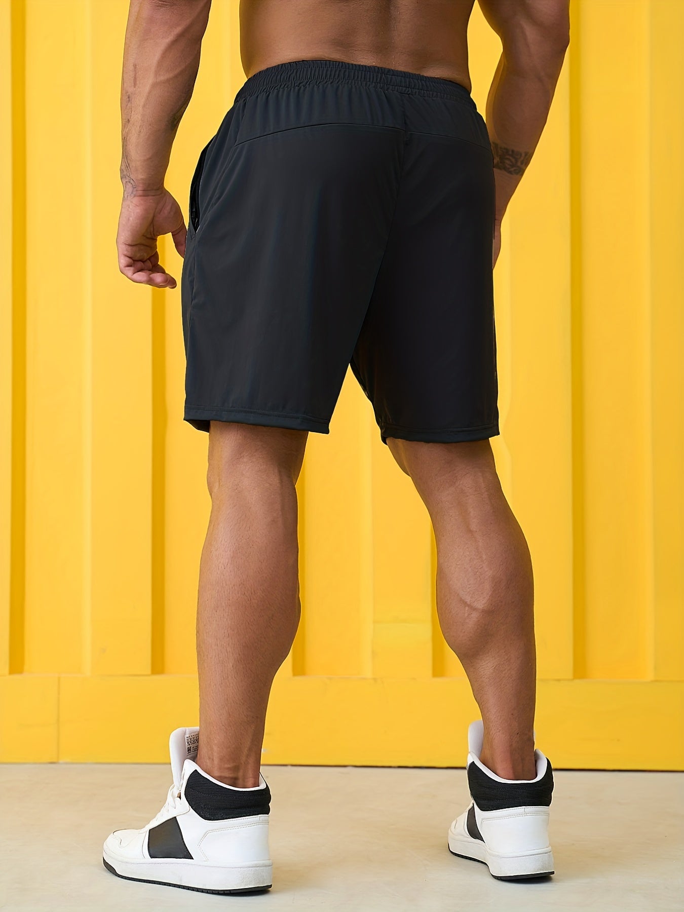 Men's Quick Dry Pleated Shorts with Zipper Pockets
