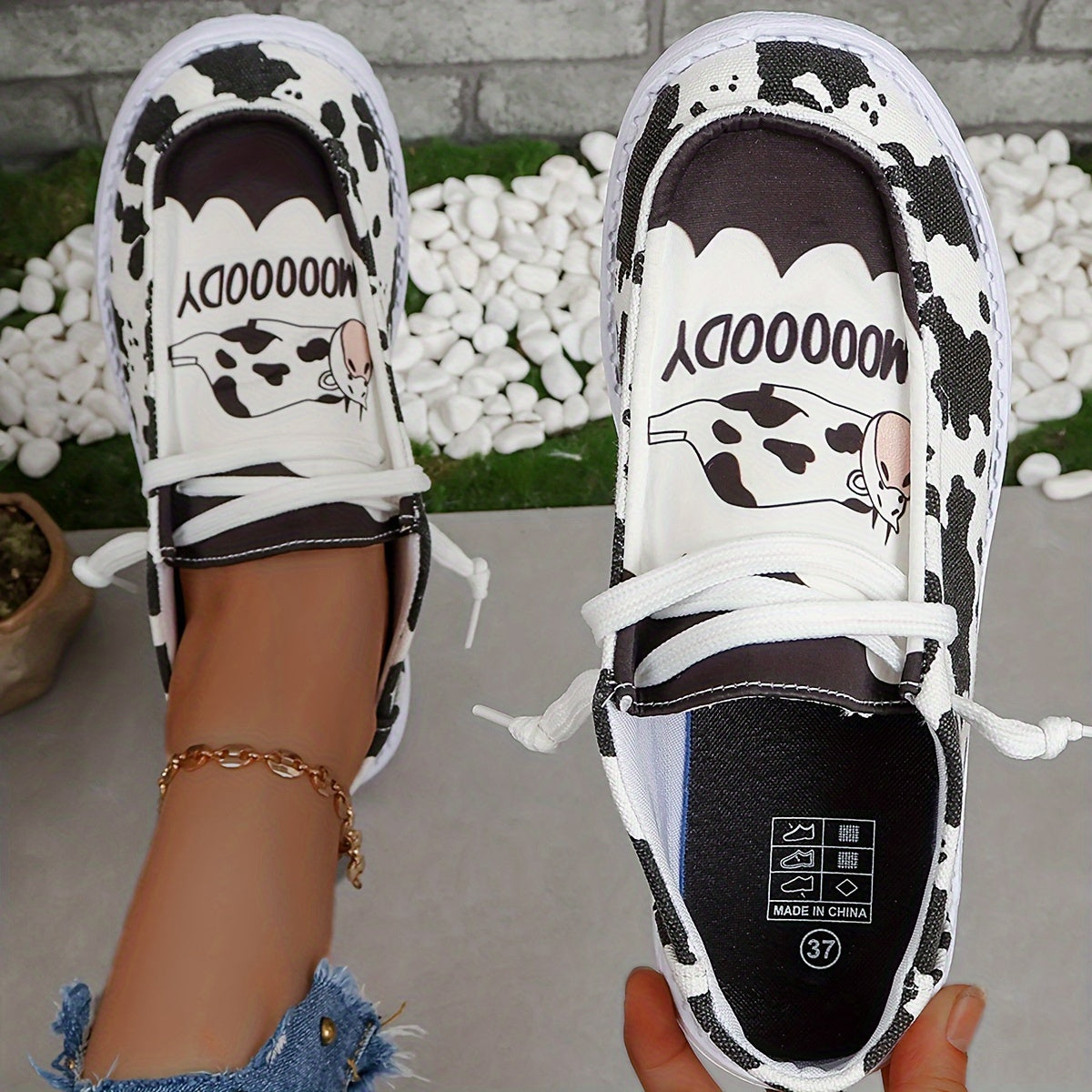Women's Dairy Cow Print Low Top Sneakers Lightweight Casual Walking Shoes