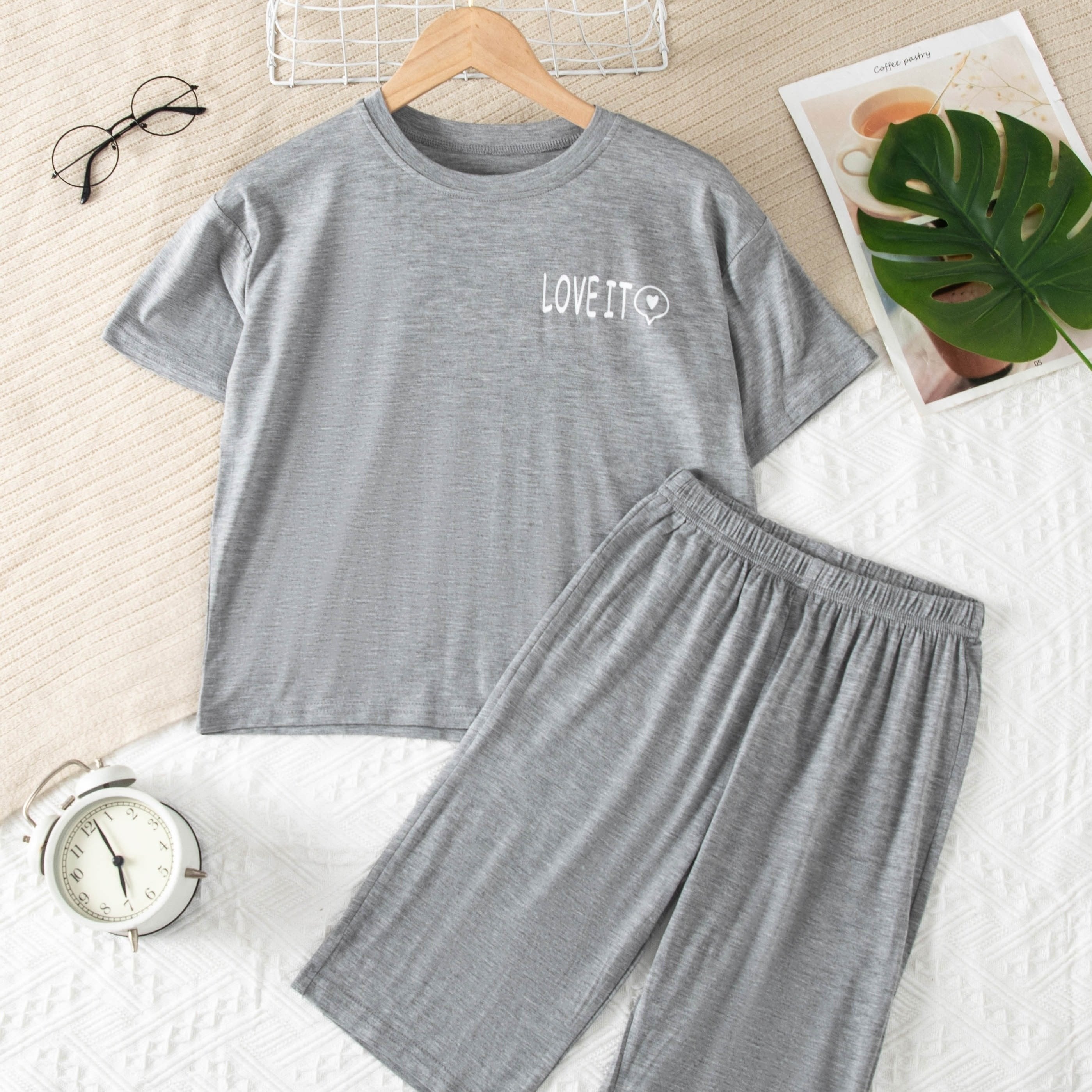 2pcs Boys Teen Letter Graphic T shirt & Shorts Pajama Set