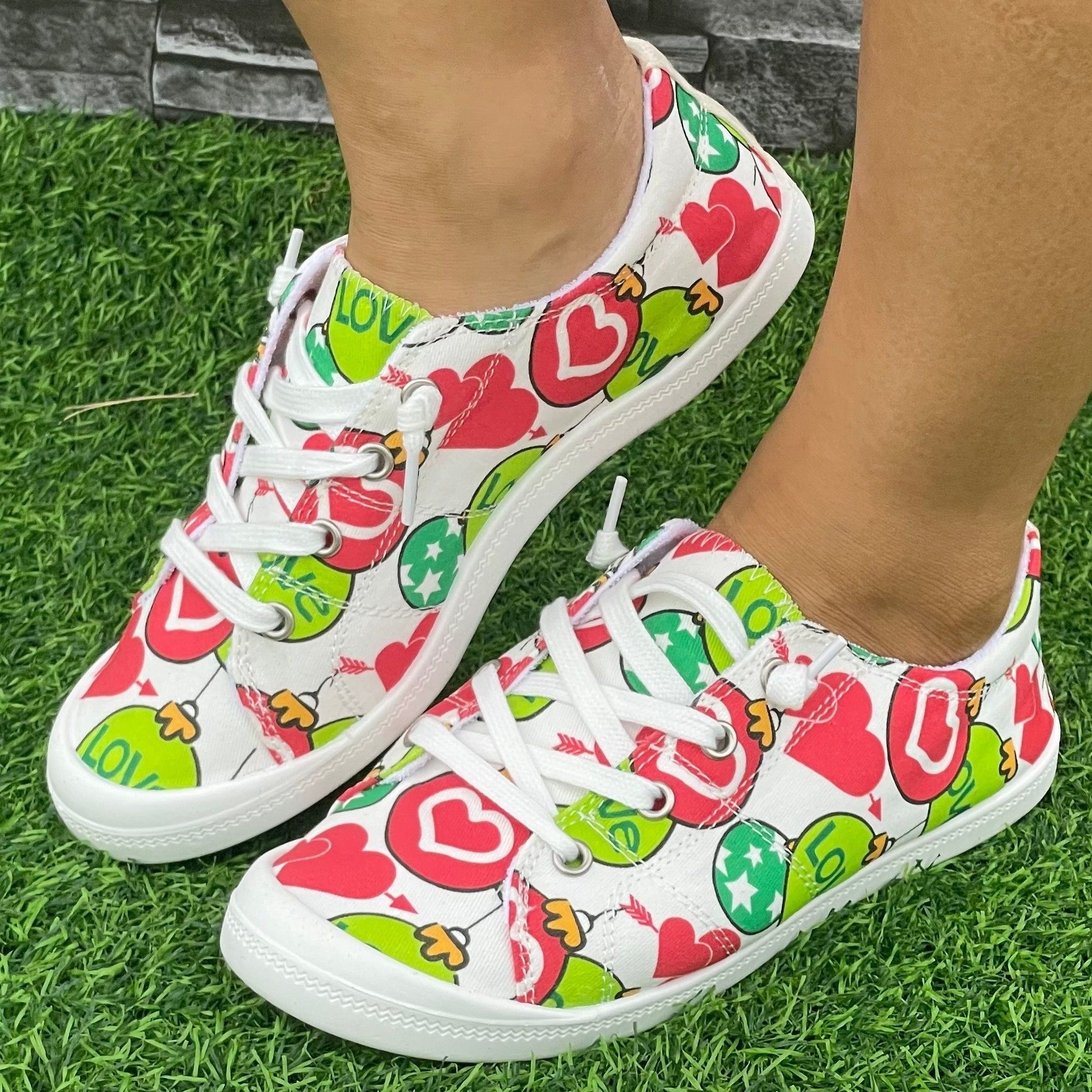 Women's Colorful Love Heart Pattern Skateboard Shoes