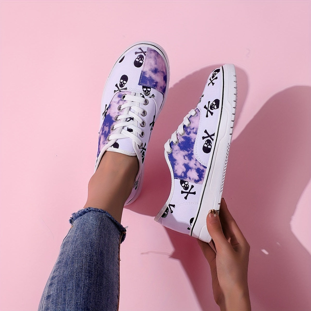 Women's Halloween Skull Pattern Skateboard Shoes Lightweight Lace Up Flat Shoes