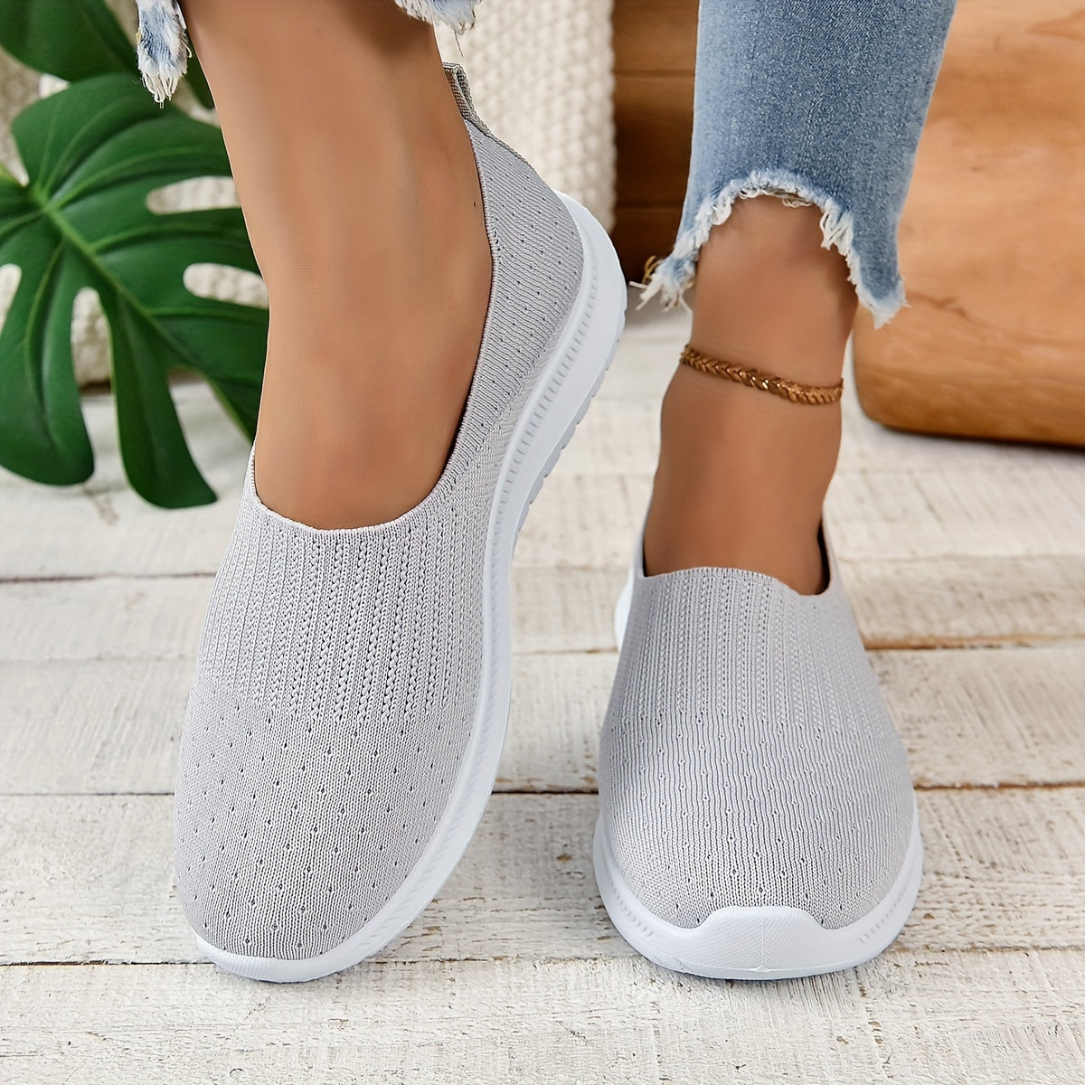 Floral Embroidered Slip-On Sneakers Low Flying Non-Slip Shoes