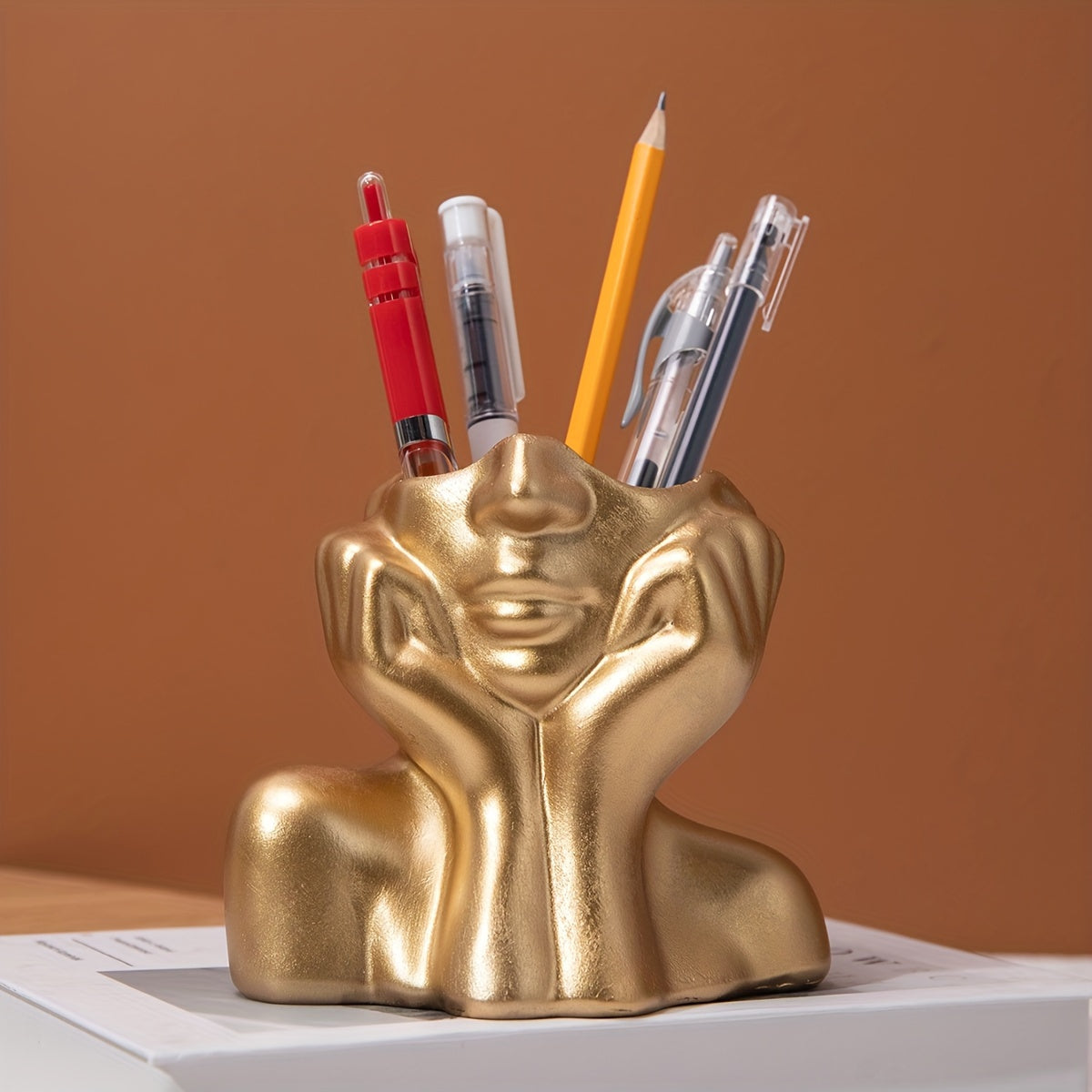 Shy Body Shape Art Pen Holder Light Style Decoration
