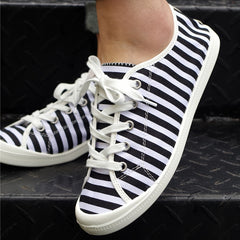 Women's Striped Print Flat Skate Shoes Lightweight Lace up Canvas Shoes