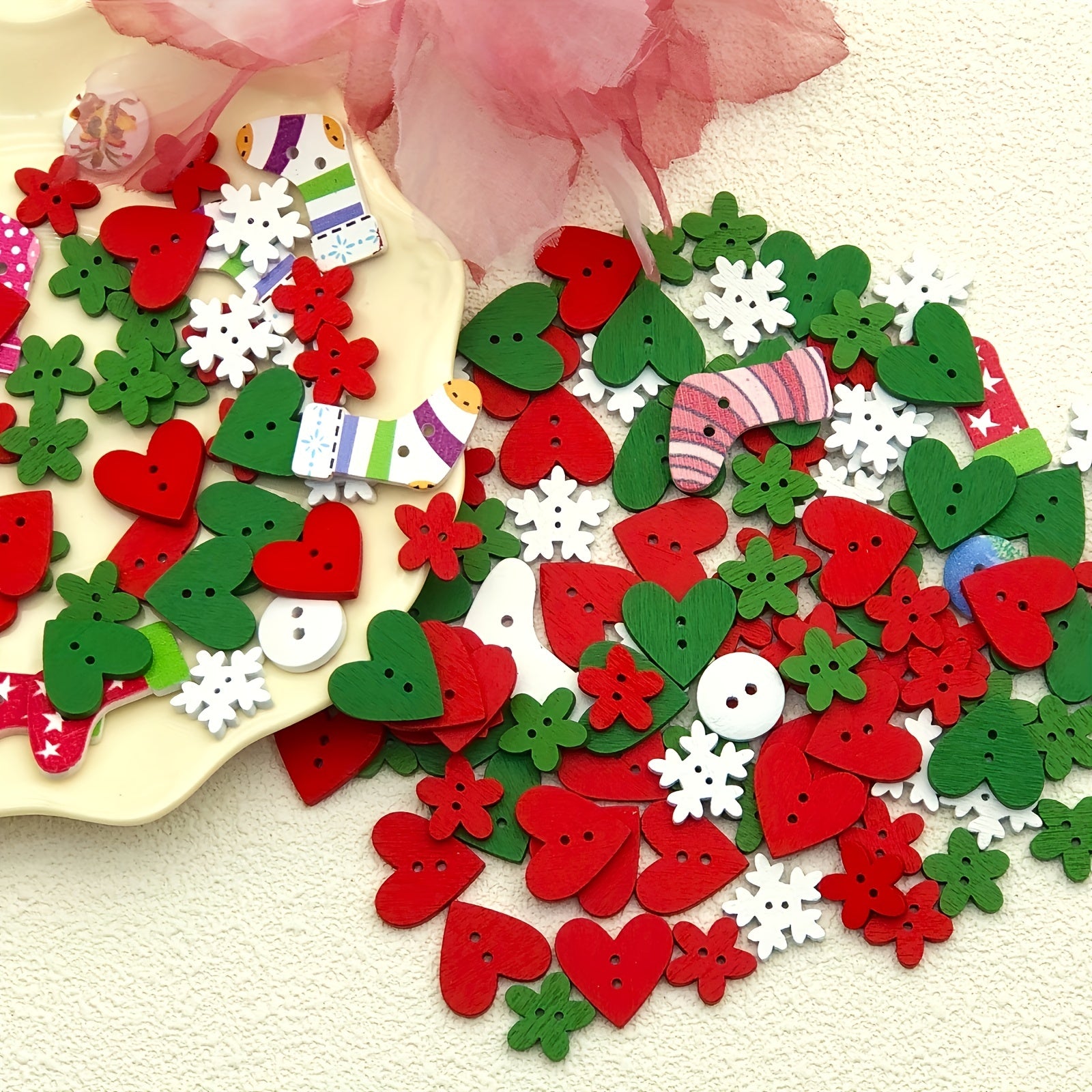 50pcs Mixed Christmas Wooden Buttons Mini Snowflake Christmas Socks DIY Sewing
