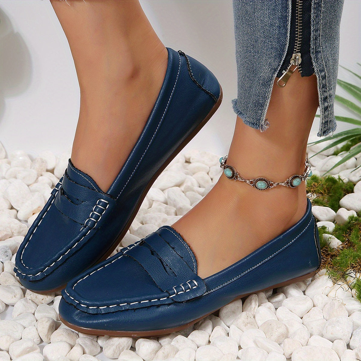 Women's Solid Flat Shoes Slip On Faux Leather Lightweight Walking Shoes