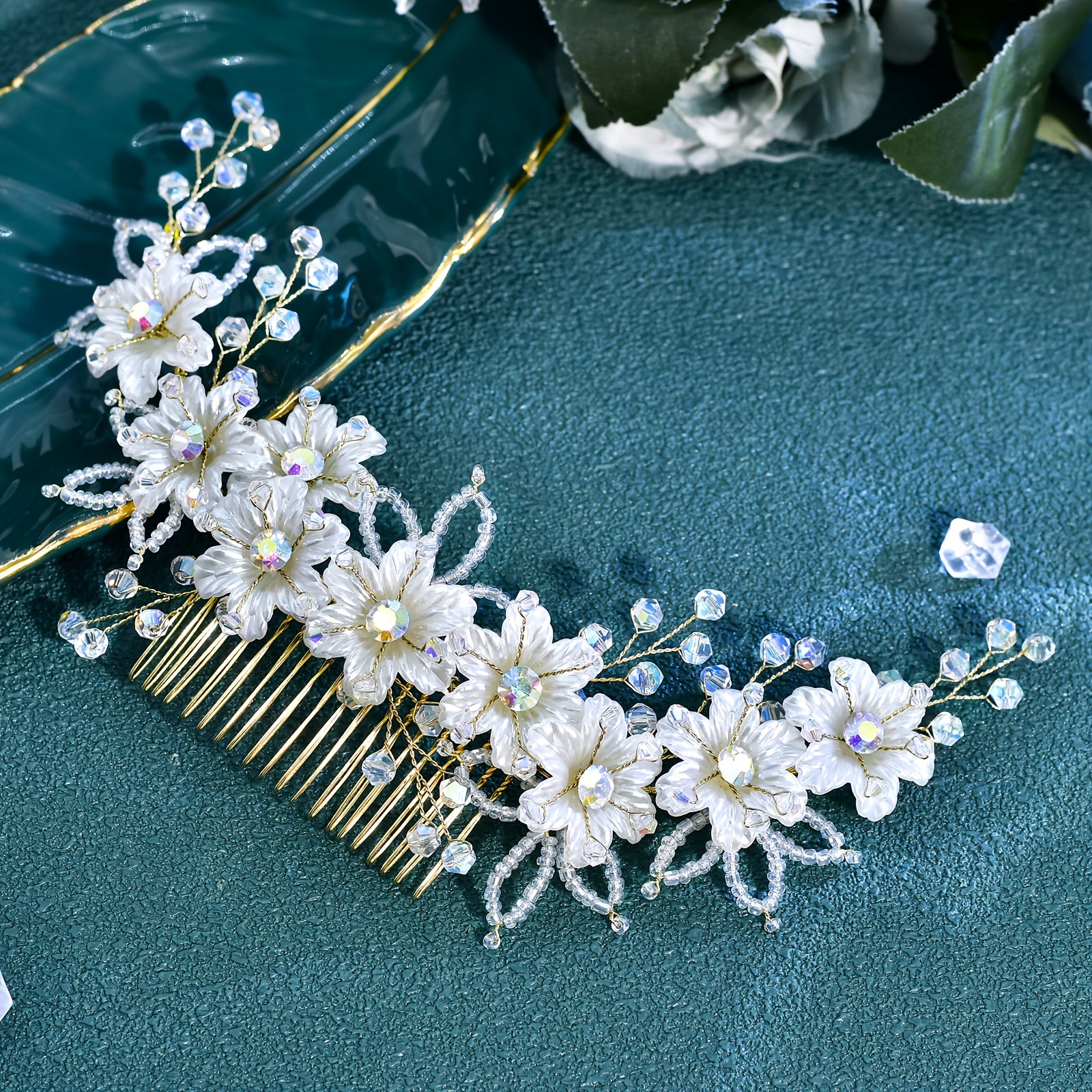Retro Princess Style Bridal Hair Comb with Sweet and Floral Design