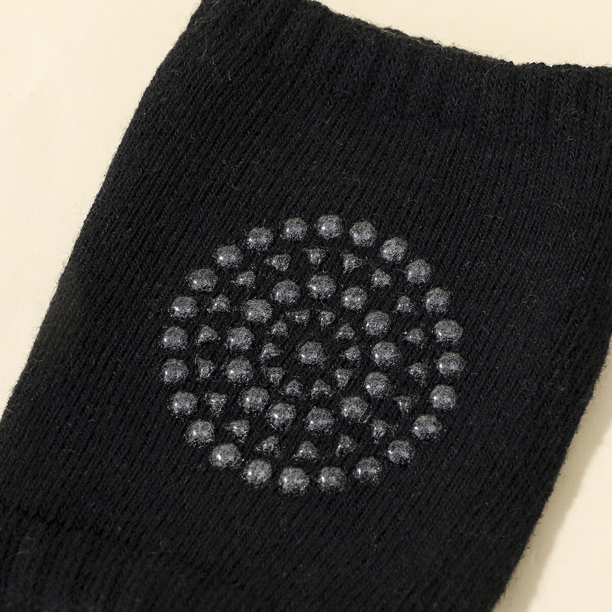 Solid Knitted Knee Pads for Protection during Sports