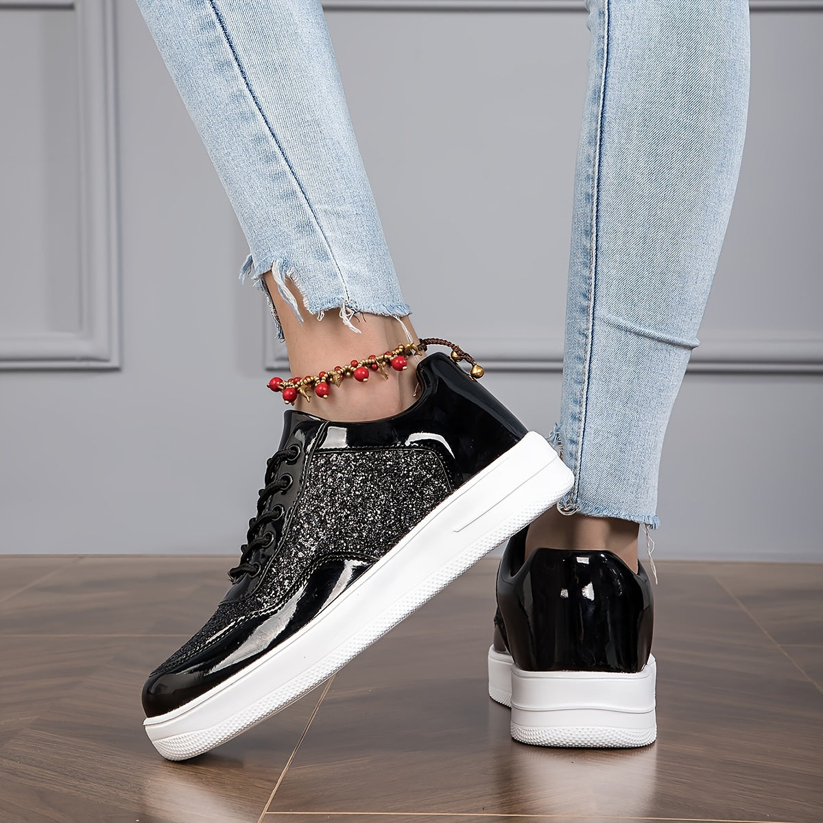 Sequins Decor Low Sneakers Round Toe Skate Shoes