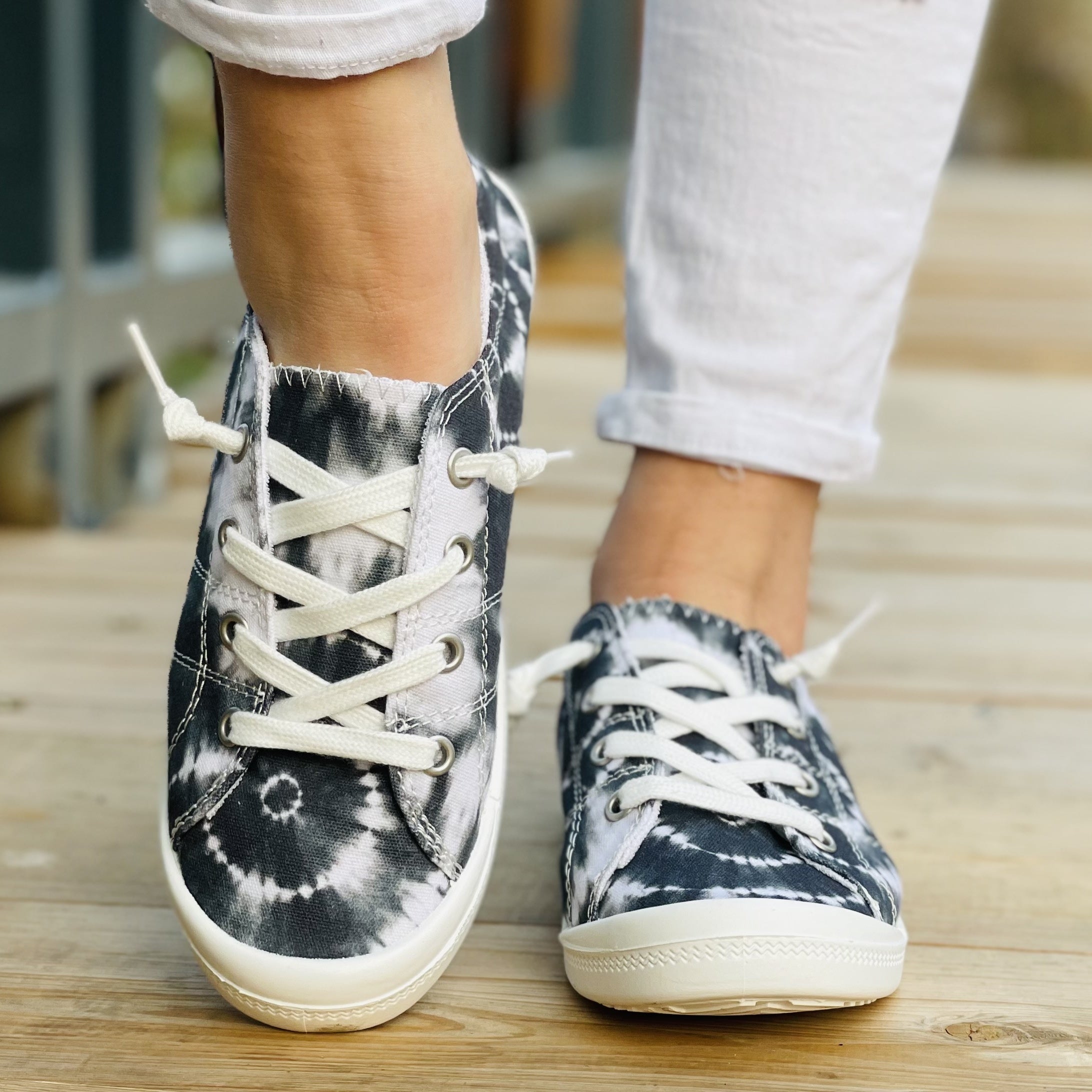 Women's Tie Dye Canvas Shoes Lace Up Low Top Lightweight Sneakers