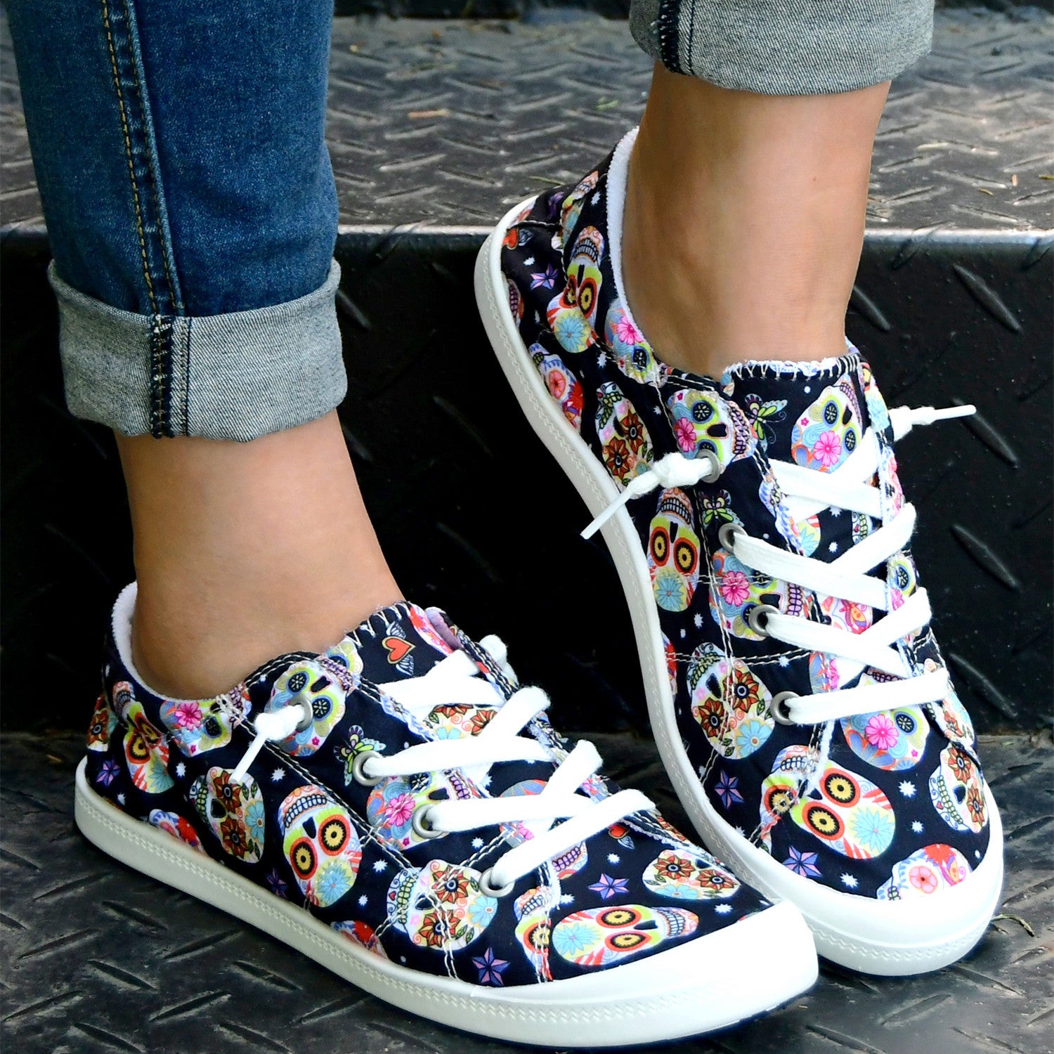 Women's Skull Pattern Canvas Shoes Low Top Lace Up Round Toe Flat Casual Shoes