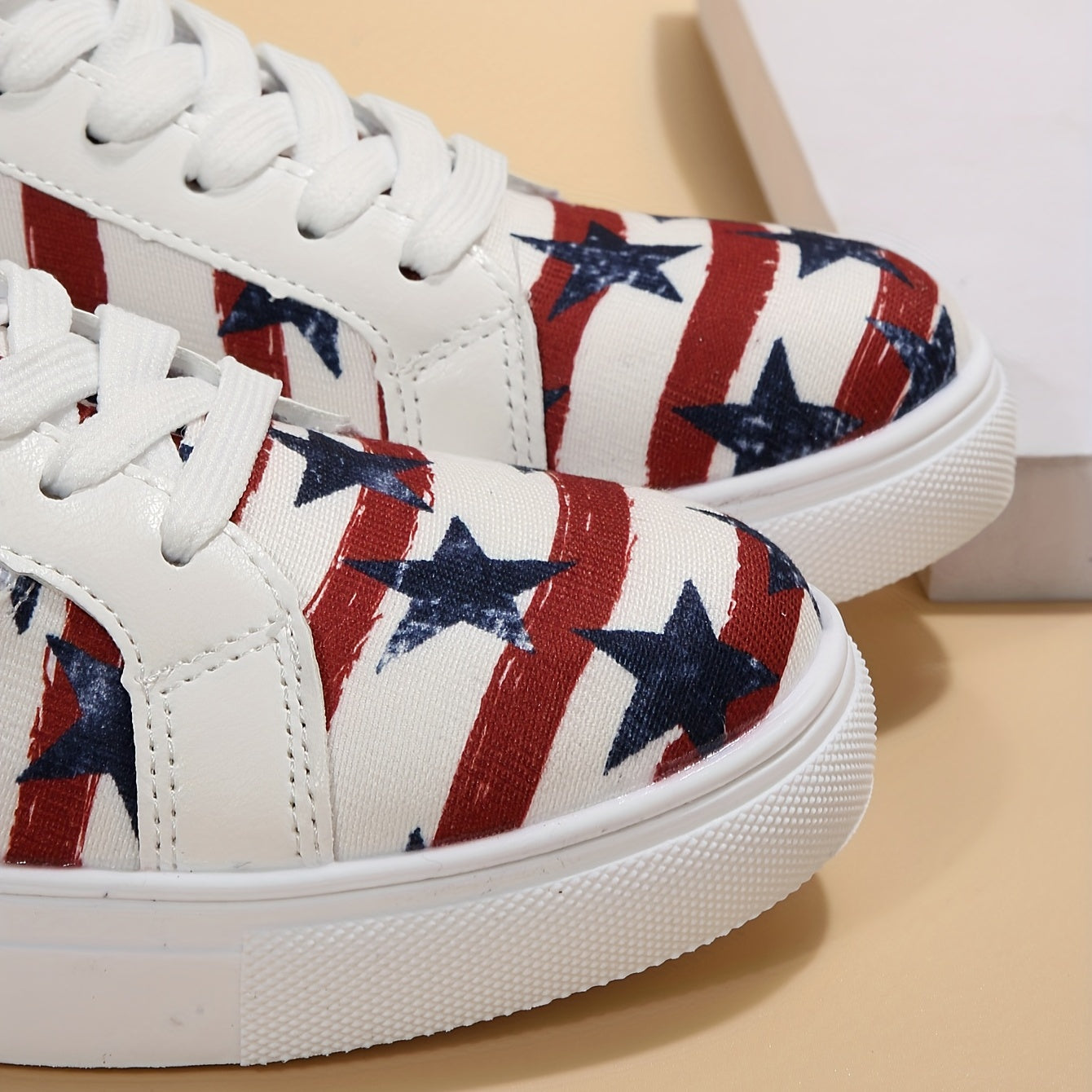 Women's Star Graphic & Striped Sneakers Casual Lace Up & Zipper Low Top Shoes