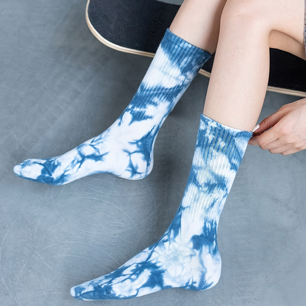 Tie Dye Print Casual Cotton Mid Tube Socks Women's Skateboard Socks