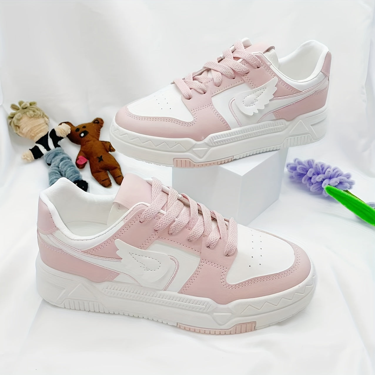 Women's Lace up Front Skate Shoes With Wing Decor Low Flatform Shoes