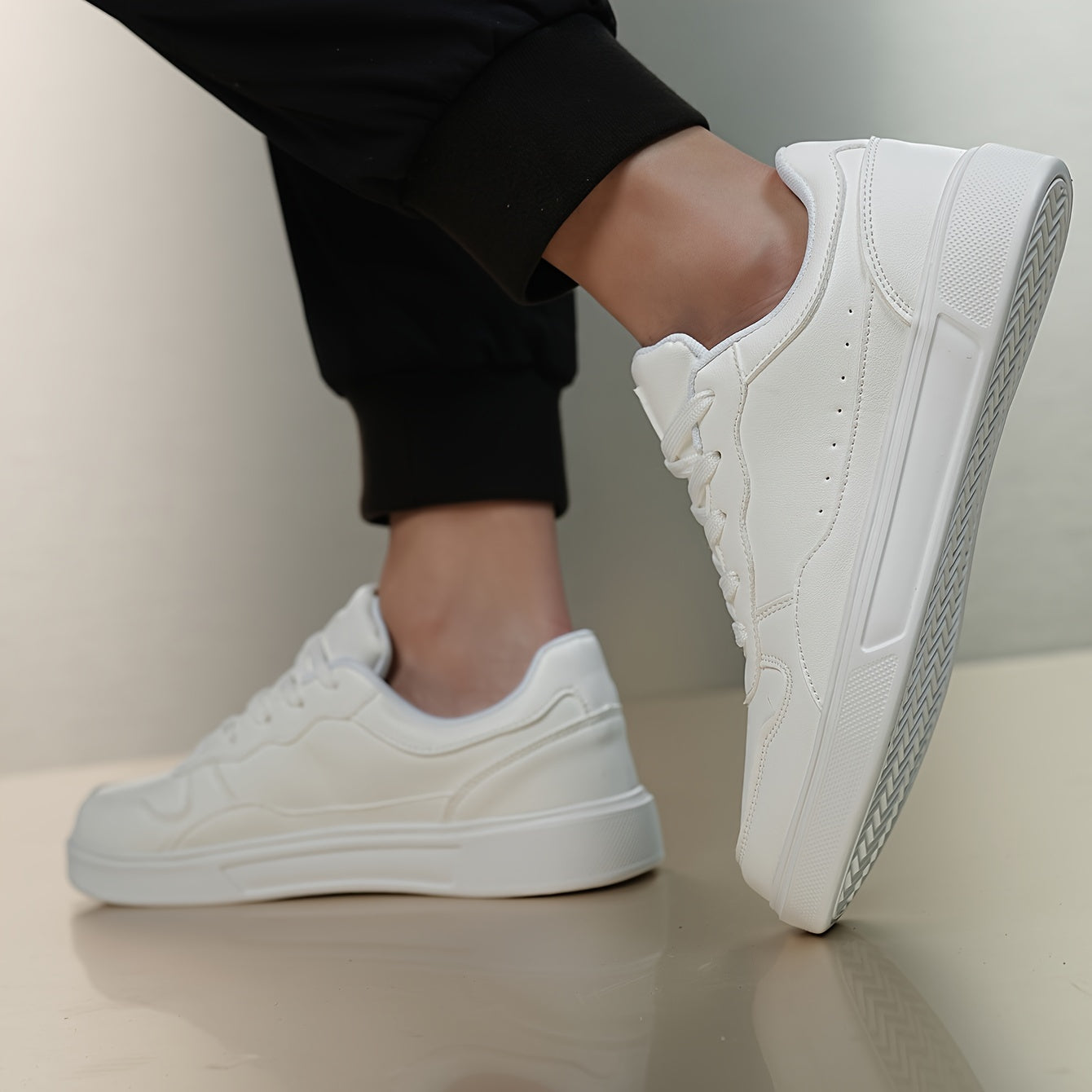 Men's Solid Skate Shoes Comfy Non Slip Lace Up Sneakers