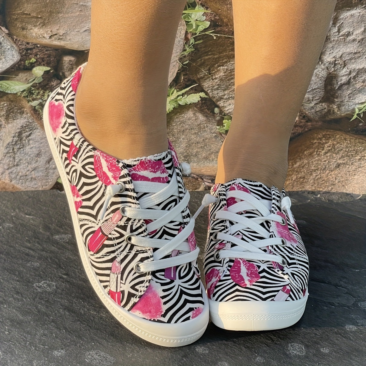 Women's Love Heart Skateboard Shoes Lightweight Breathable Running Shoes