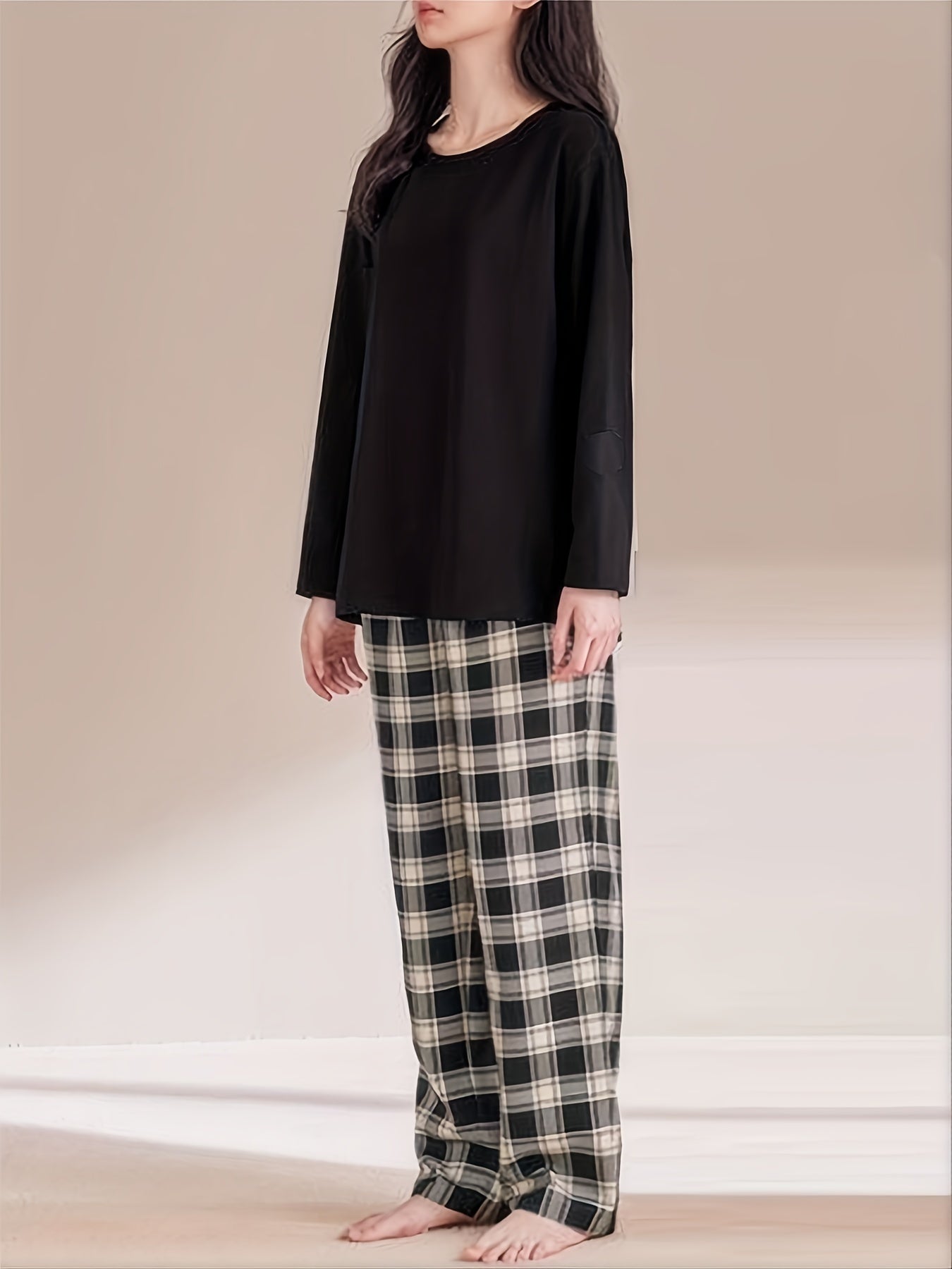Comfy Solid Top & Plaid Print Lounge Pants Pajama Set