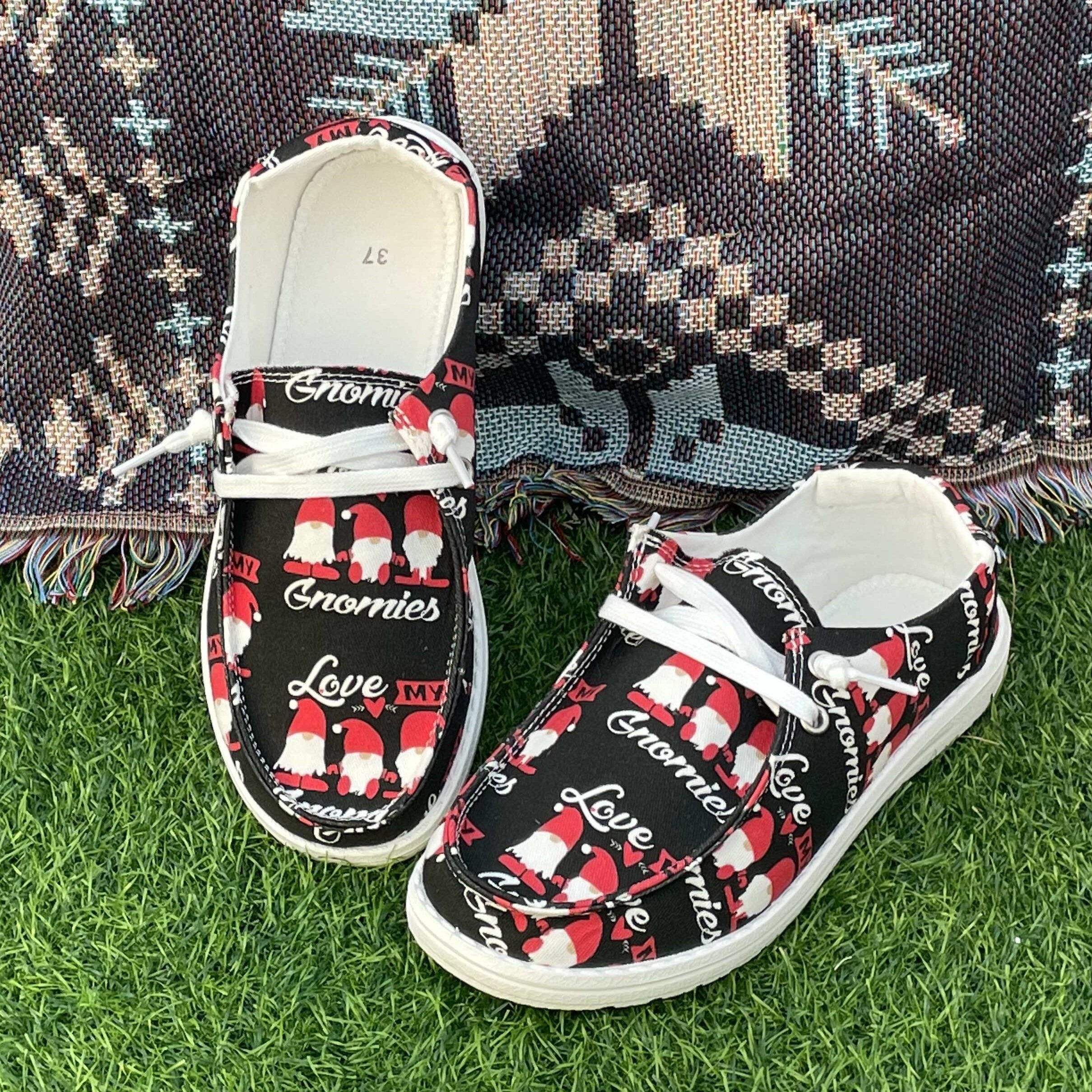 Women's Christmas Hat Pattern Flat Skate Shoes Lightweight Walking Shoes