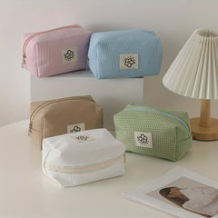 Flower Patch Decor Makeup Bag Lightweight Cosmetic Bag