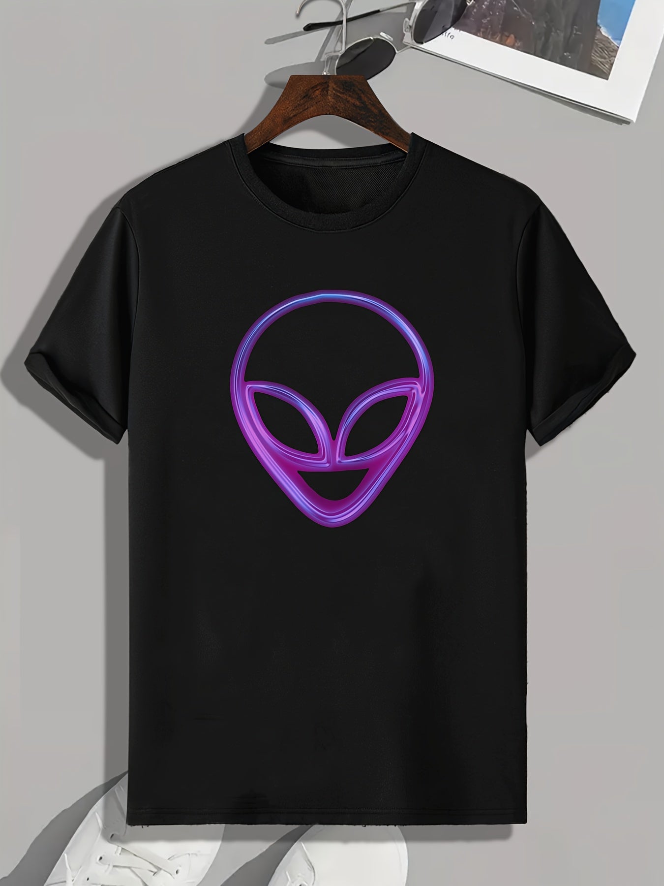 Alien Print Men's Graphic T-shirt for Summer