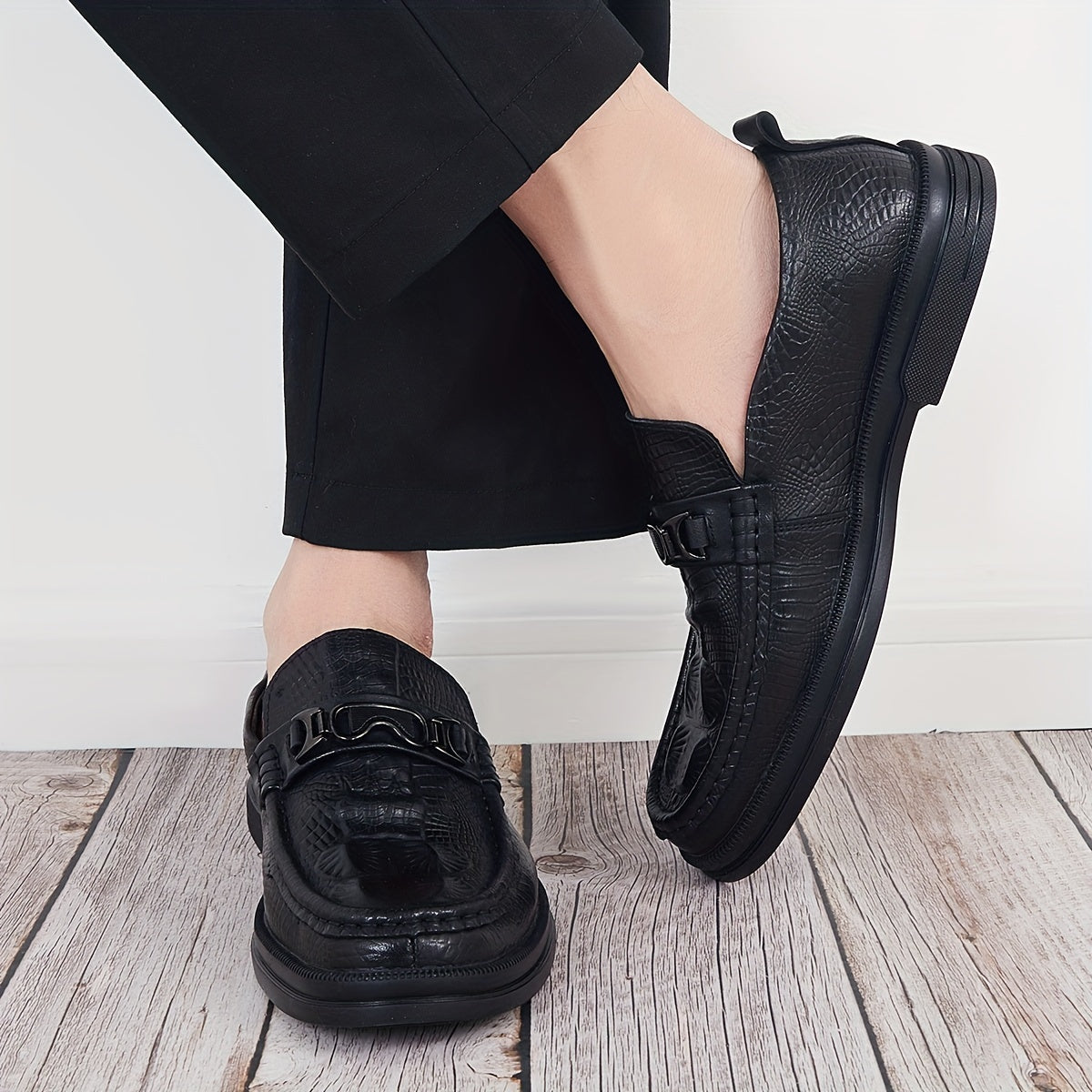 Men's Crocodile Print Loafers Metal Decor Slip-On Shoes