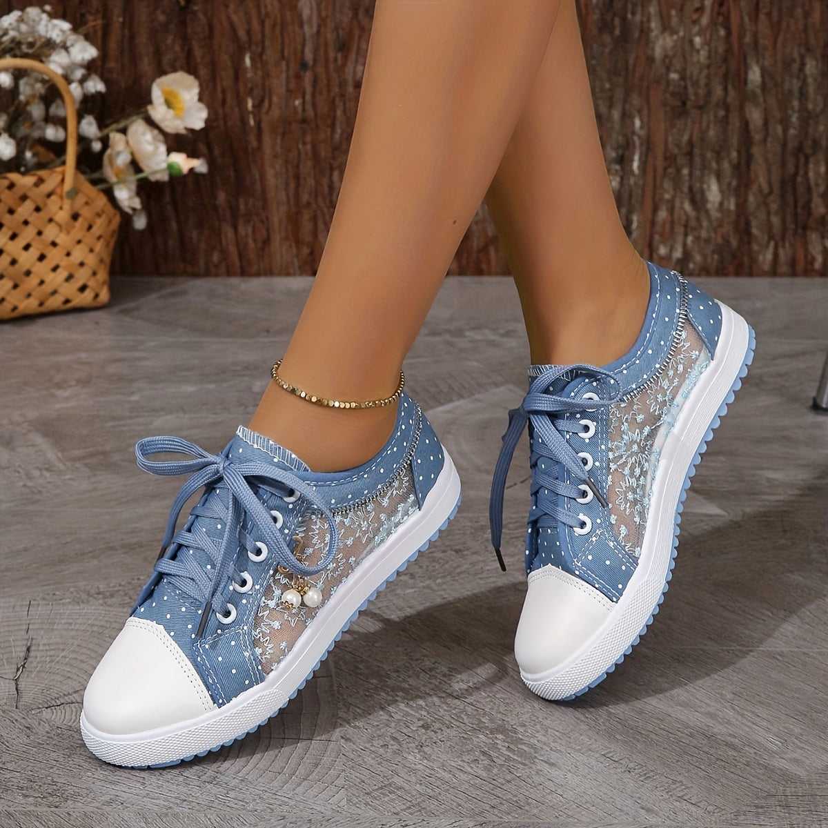 Women's Mesh Sneakers Outdoor Shoes Lightweight Pearl Buckle Decor Shoes