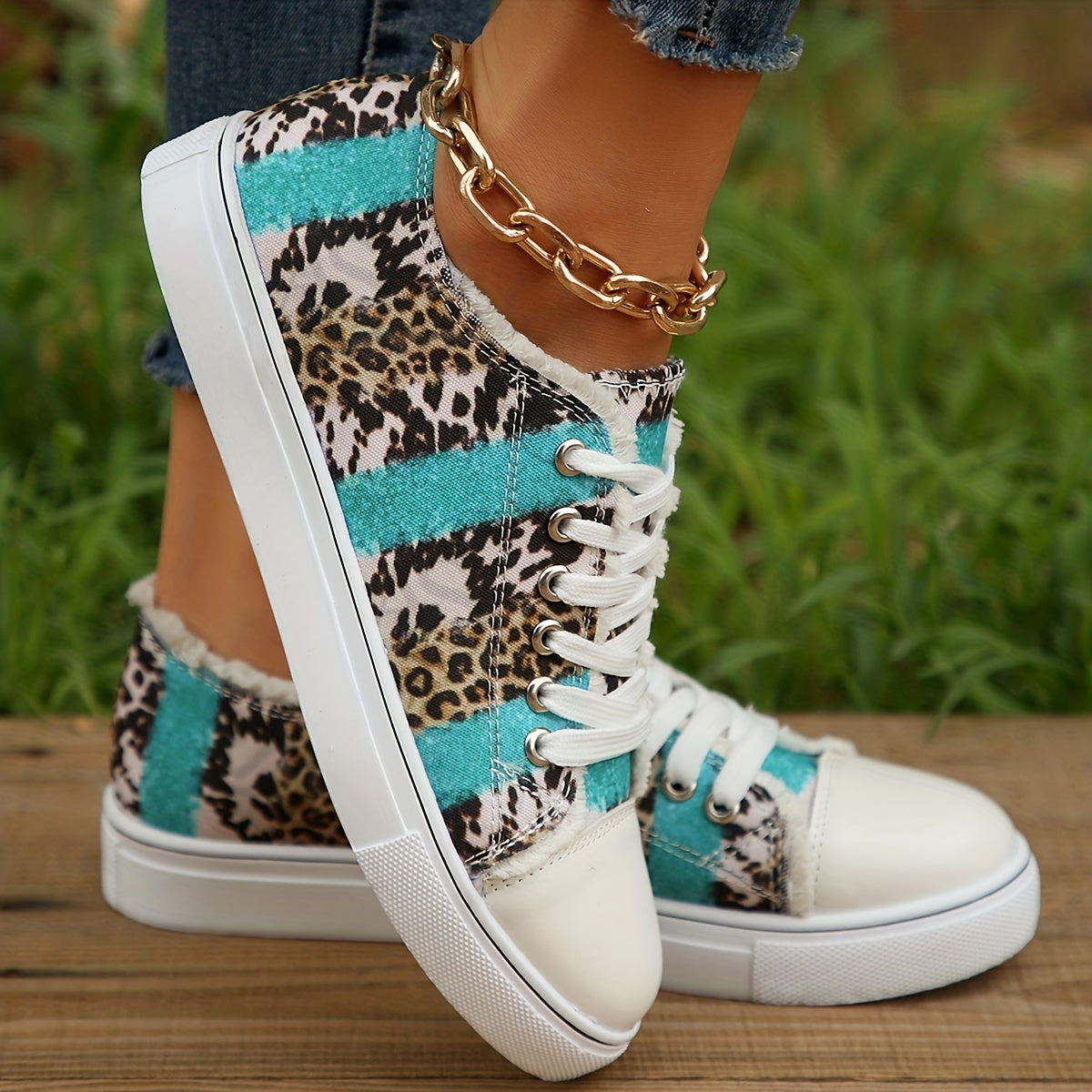 Leopard Print Low Top Travel Shoes Lightweight Outdoor Flat Shoes