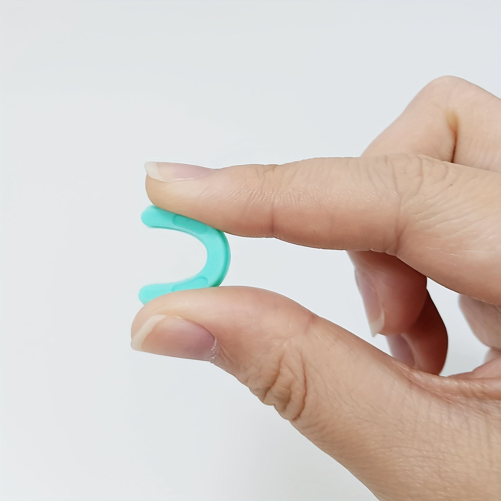 Curved Eyelash Curler for Long Lasting Lash Curler