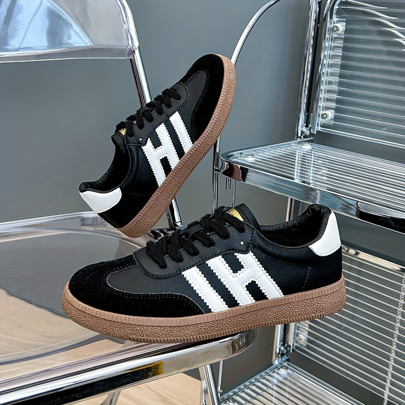 Women's Lace Up Flat Sneakers Lightweight Comfort Low Top Shoes