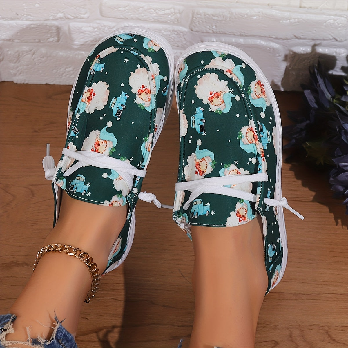 Green Santa Claus Pattern Skate Shoes for Women