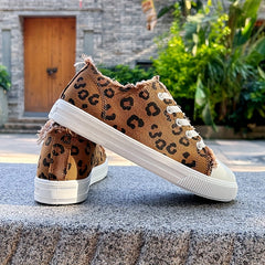Leopard Printed Canvas Lace Up Outdoor Shoes