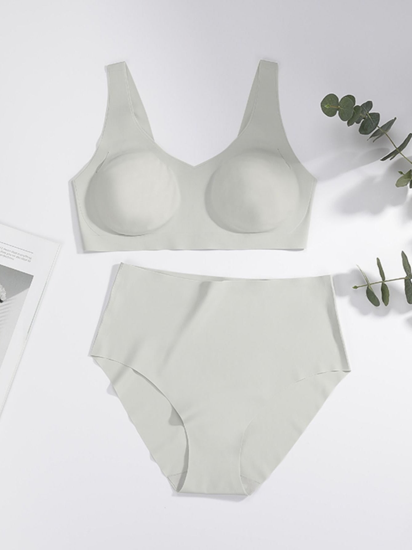 Women's Sports Bra & Panty Set Lightweight Breathable Basic Brassie