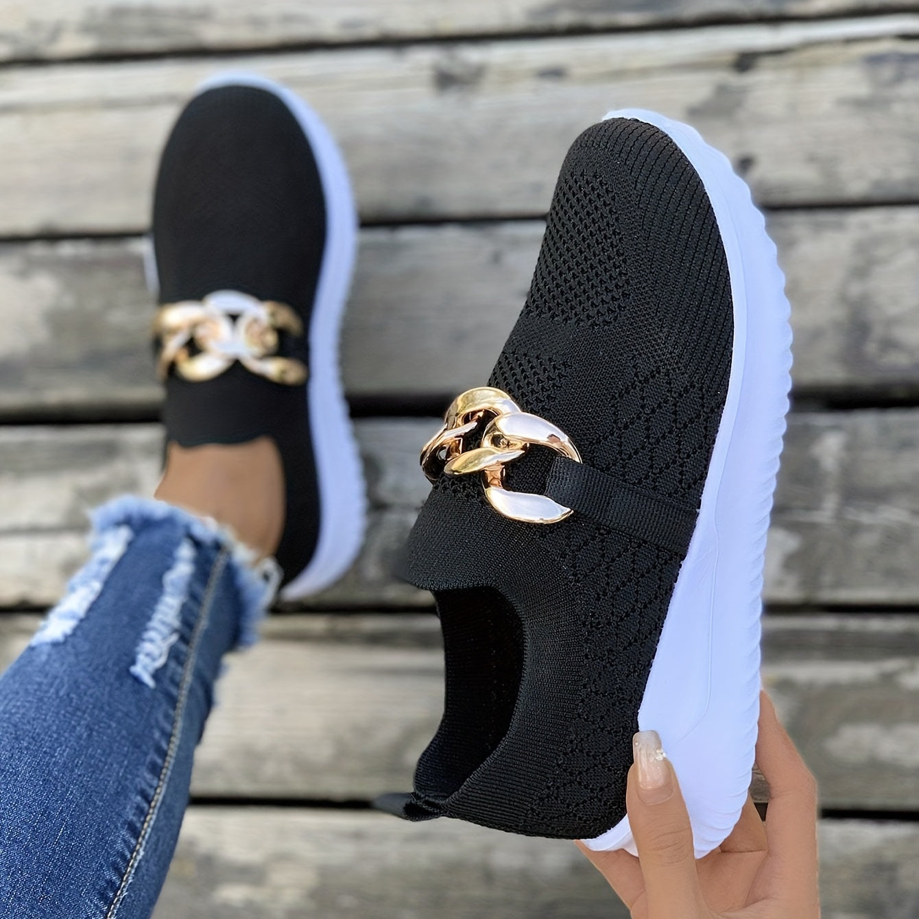 Women's Mesh Breathable Shoes with Metal Chain Lightweight Outdoor Walking Shoes