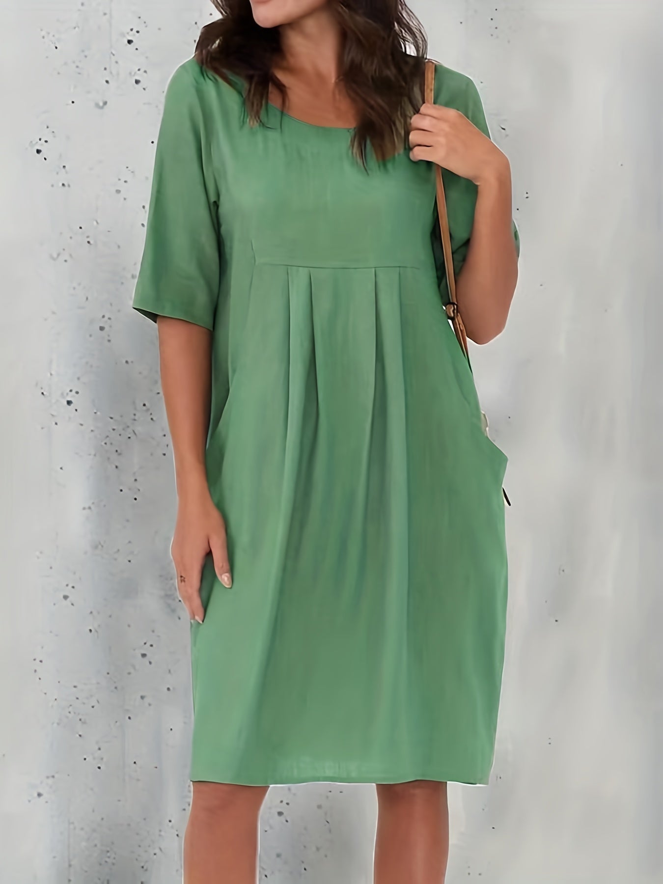 Solid Short Sleeve Round Neck Pleated Dress With Pockets