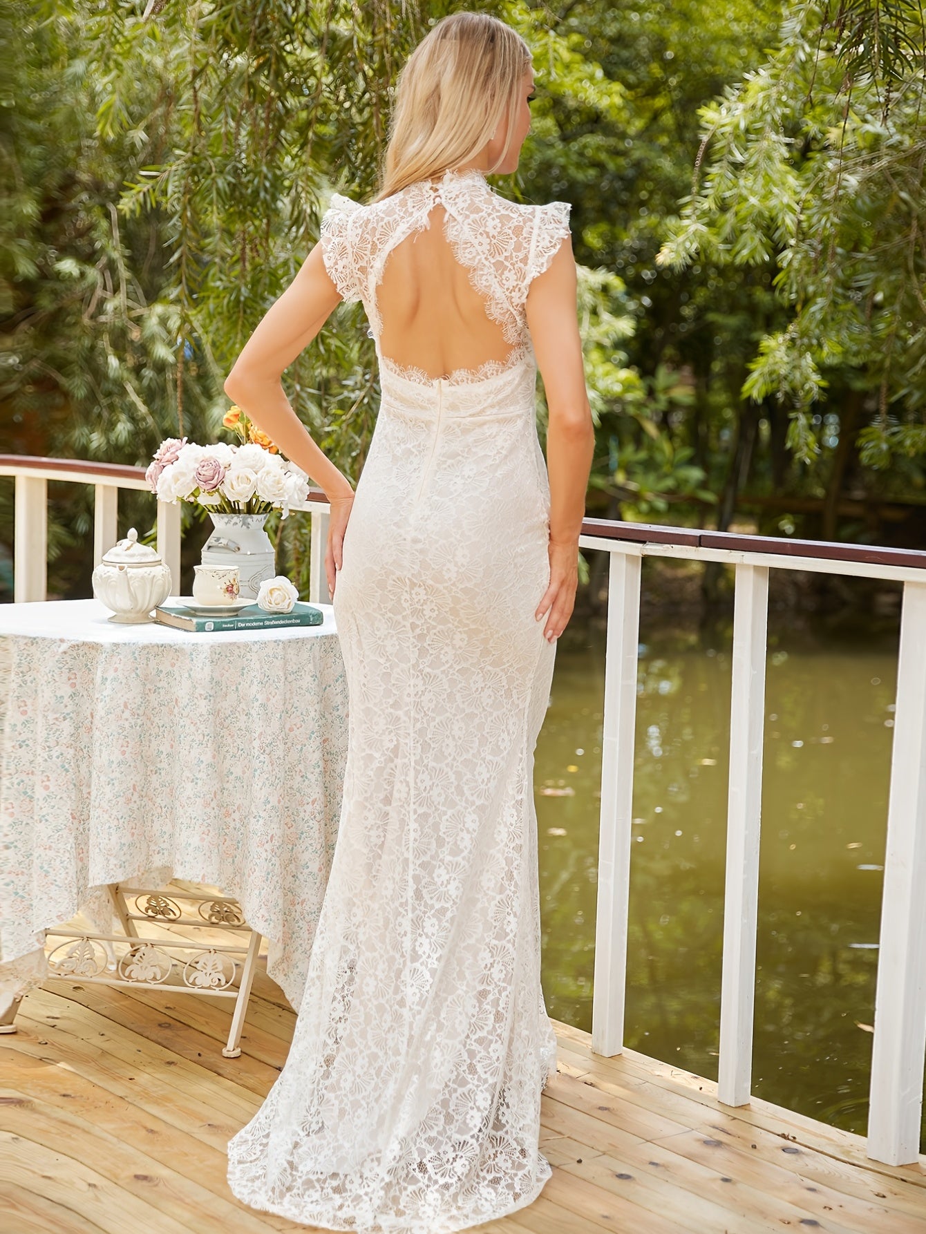 Vintage Lace Trim Sleeveless Wedding Dress