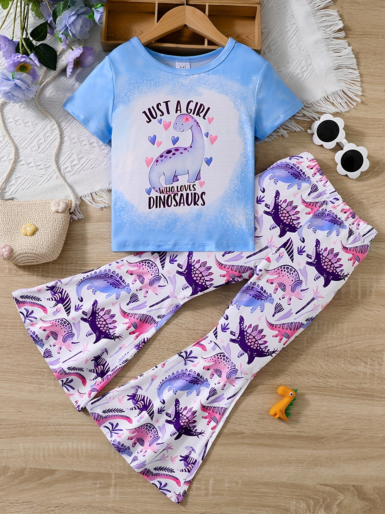 2pcs Toddler Girls Dinosaur T Shirt & Flare Leg Pants Set