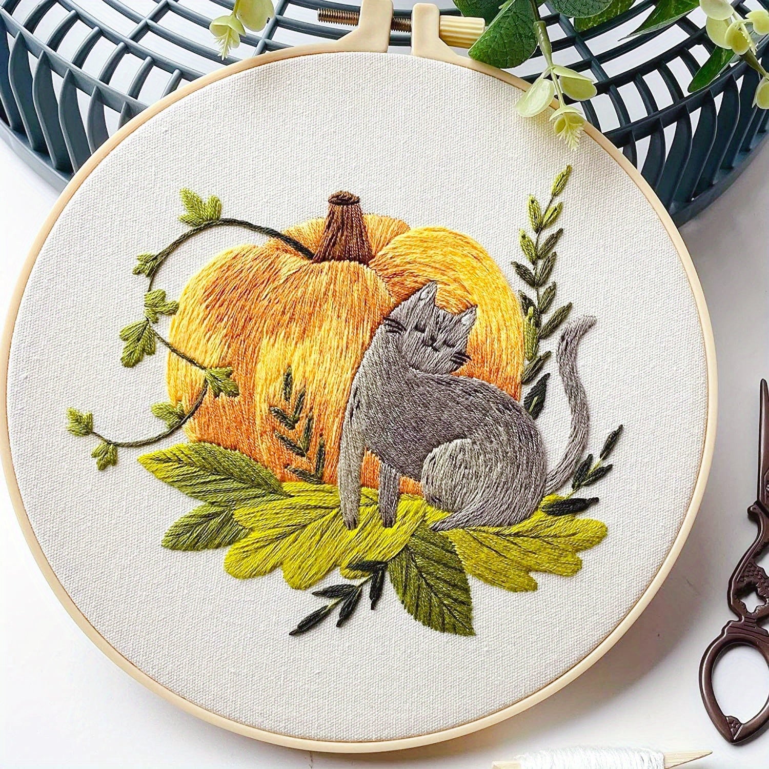 Kitten Embroidery Kit for Beginners - Includes Cloth, Hoop, Needles