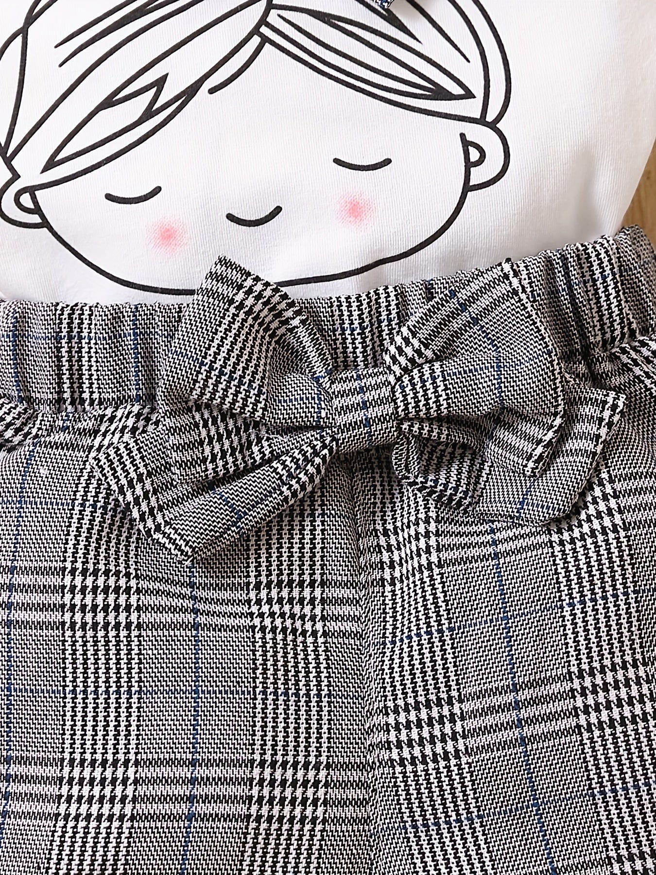 2pcs Baby Girls Graphic Print Ruffle Sleeve T-shirt & Plaid Bow Shorts Set