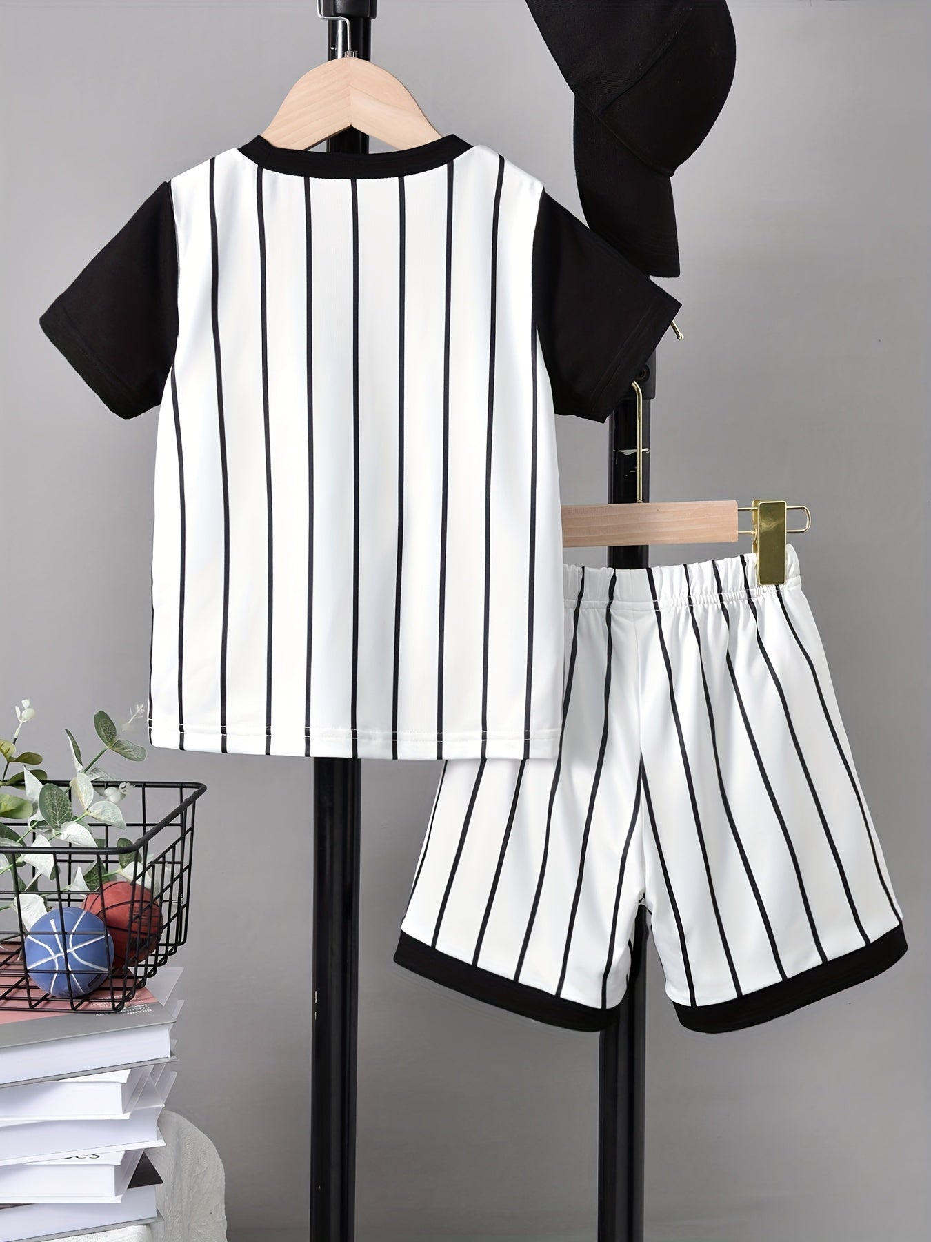 2pcs Boys Teen Casual Striped Baseball T shirt & Shorts Set