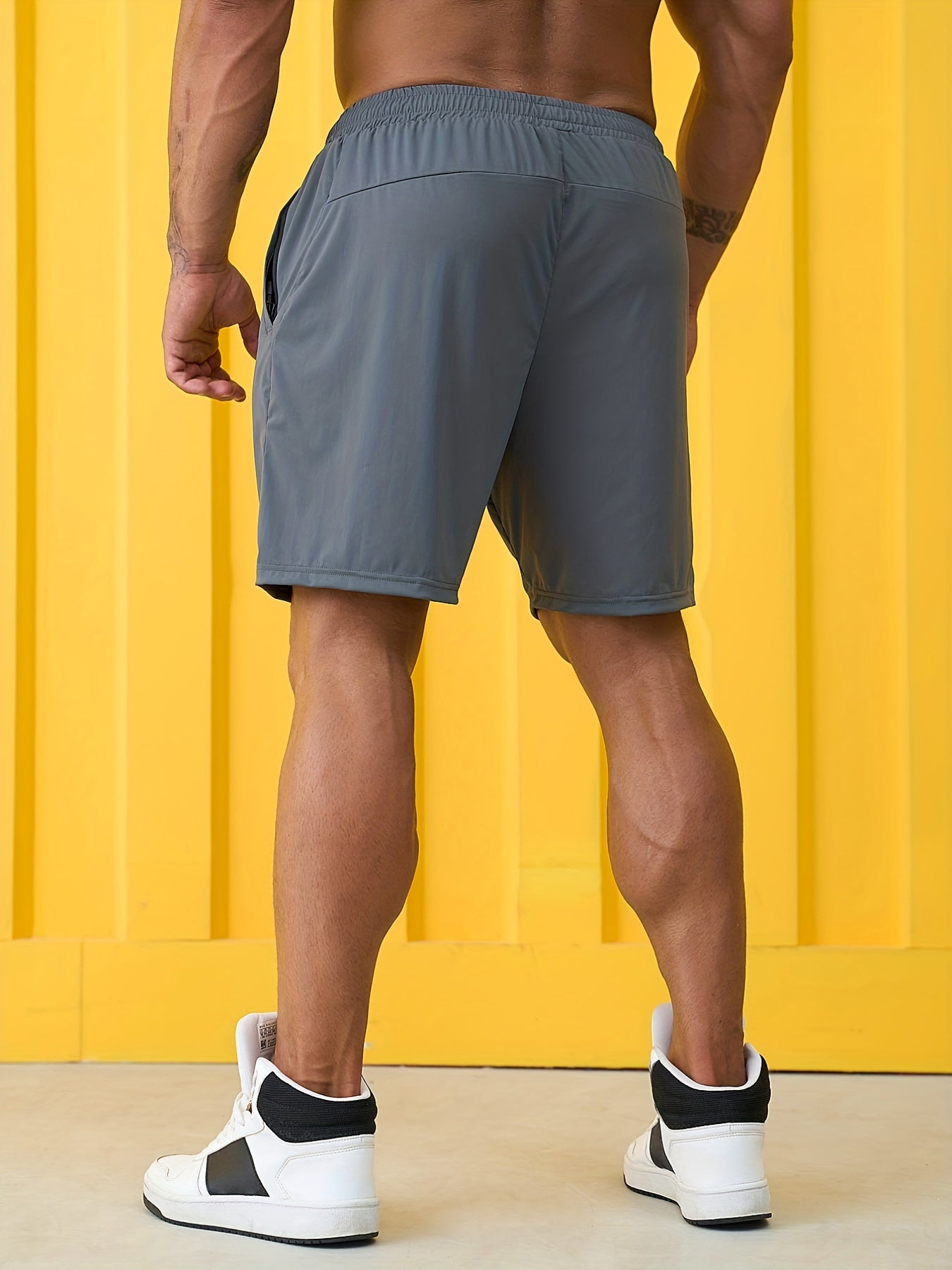 Men's Quick Dry Pleated Shorts with Zipper Pockets