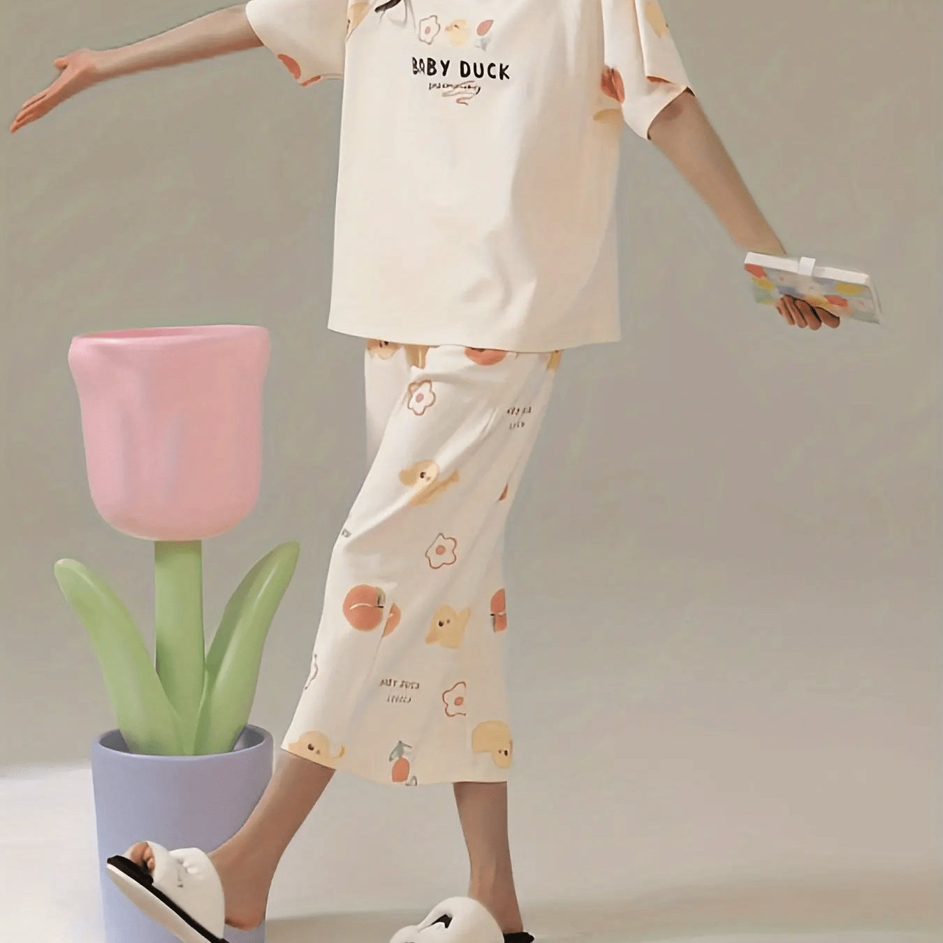 Floral Print Pajamas Set Short Sleeve Crew Neck Top & Crop Pants
