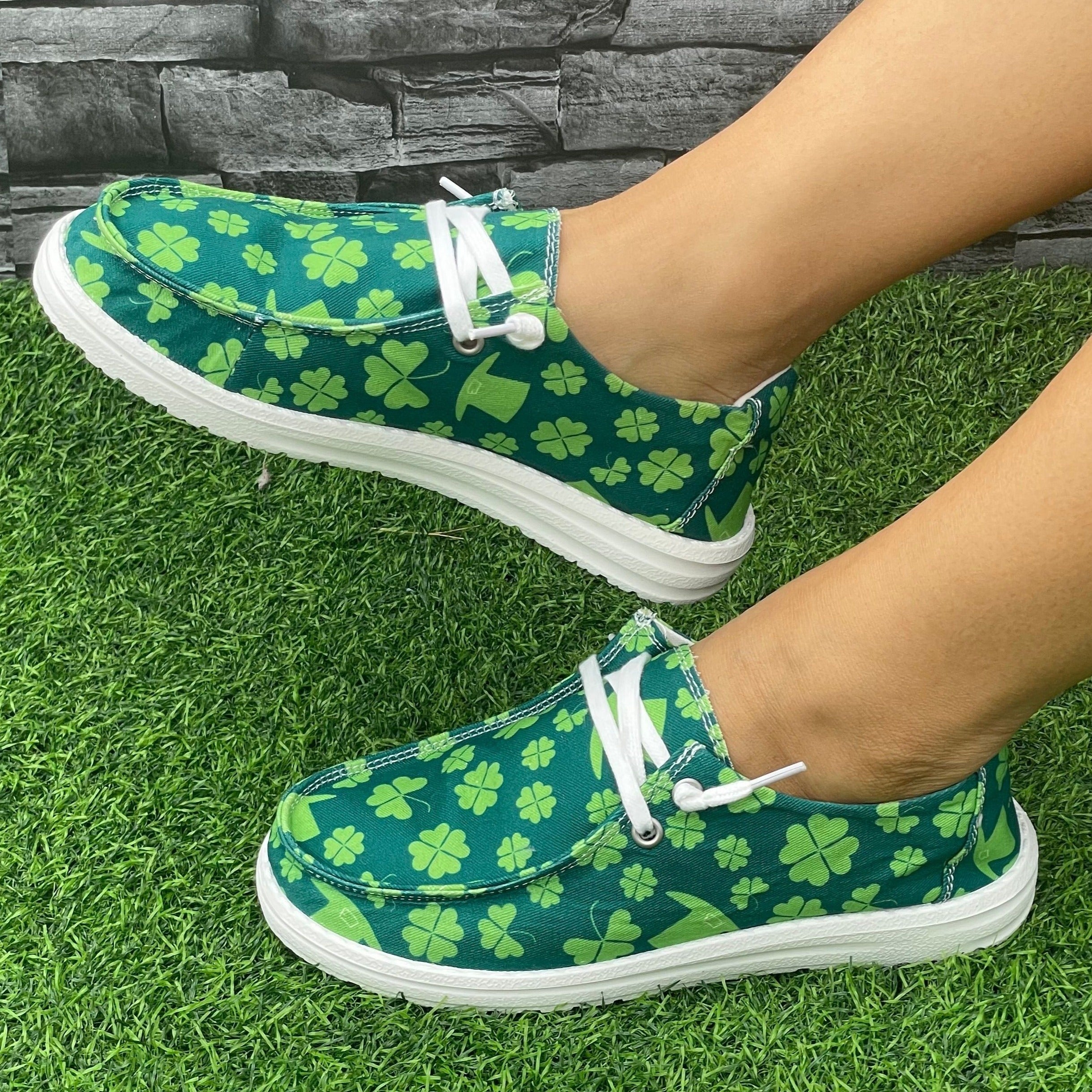 Women's Clover Flat Anti Slip Skateboard Shoes Lightweight Walking Shoes