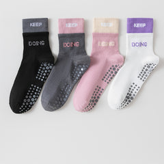 2 in 1 Letter Graphic Yoga Socks - Cozy & Breathable Mid-Tube Socks