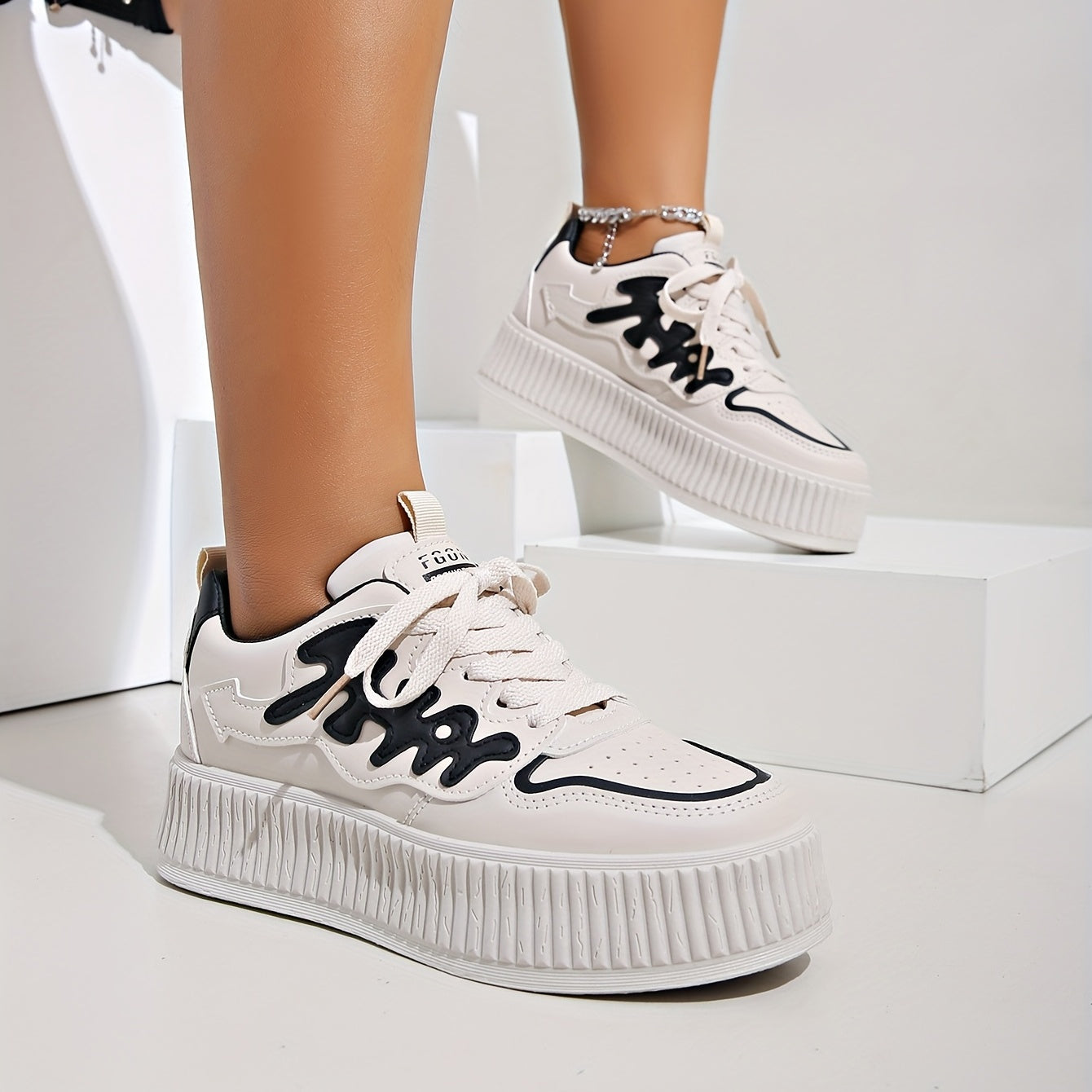 Women's Platform Skate Shoes Round Toe Lace Up Low Top Sneakers