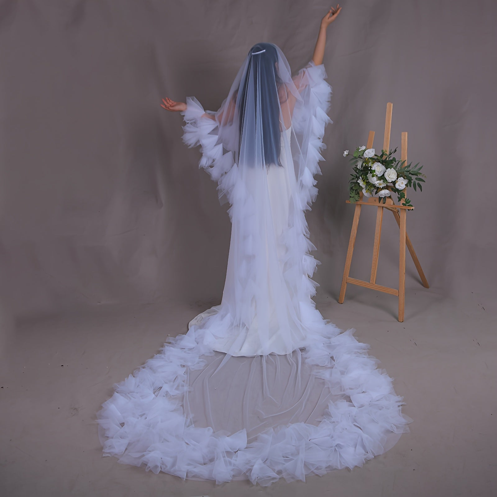 Romantic Bridal Veil with Comb and Long Train Wedding Accessory