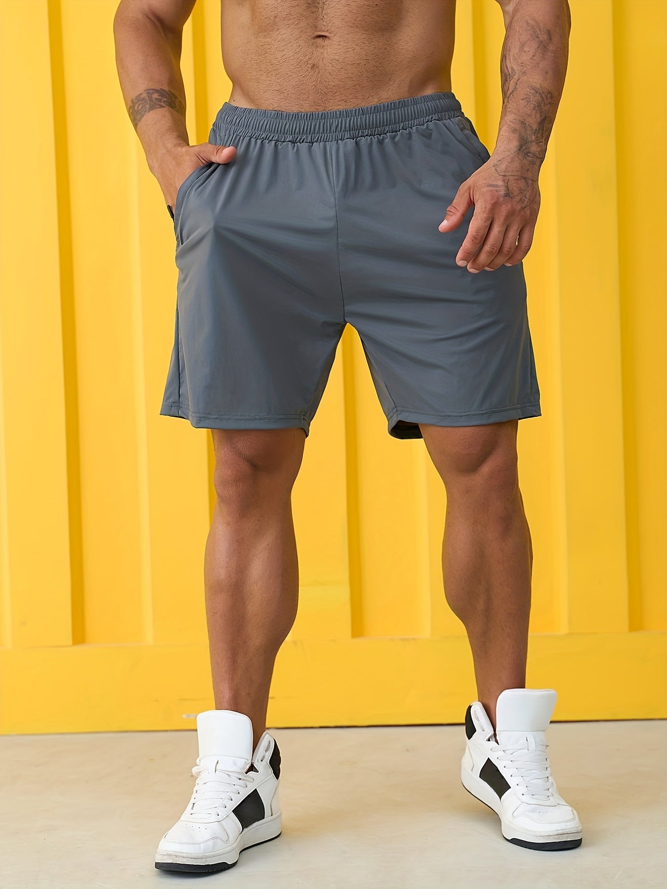 Men's Quick Dry Pleated Shorts with Zipper Pockets