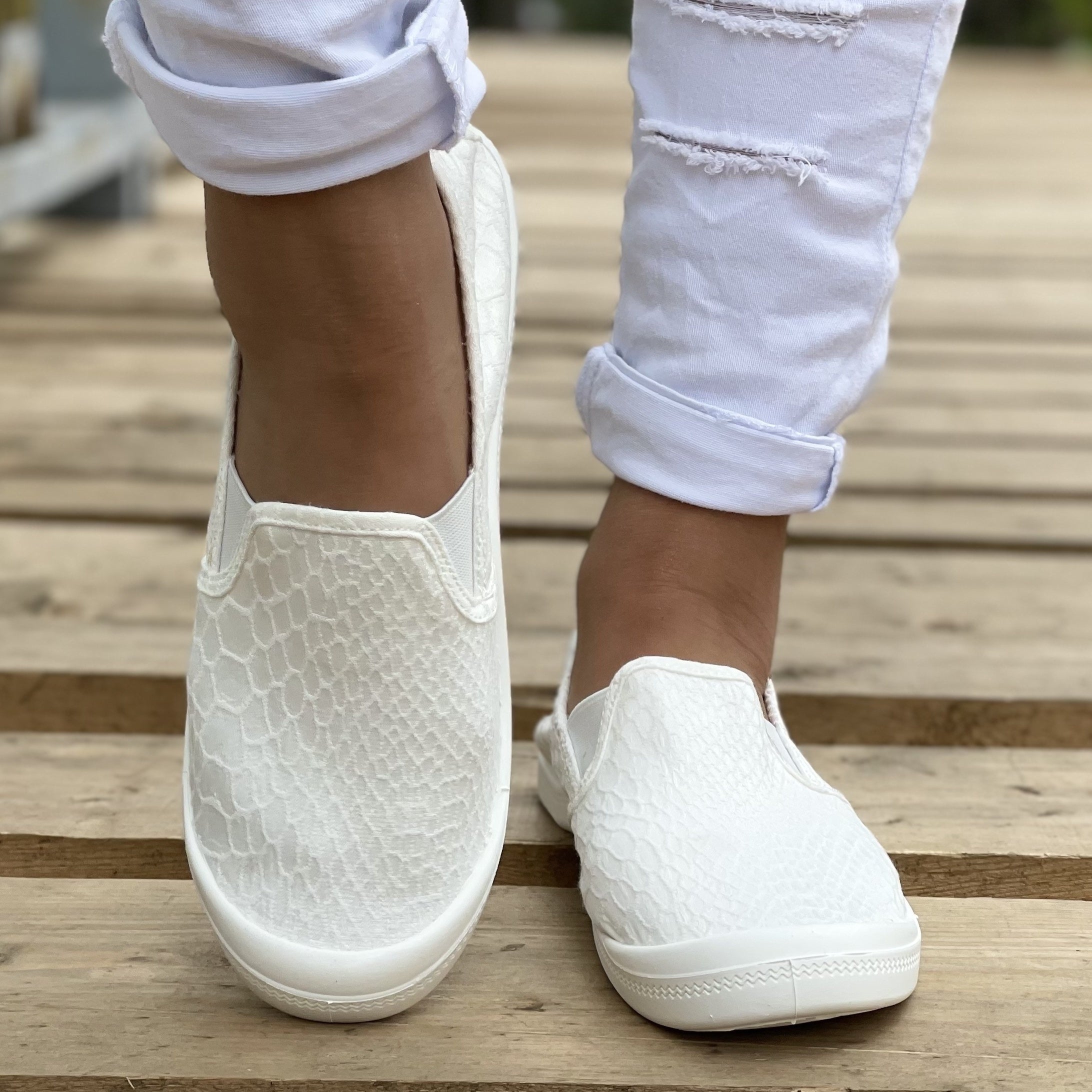 Comfortable Slip On Flat Shoes for Women Lightweight Walking Shoes