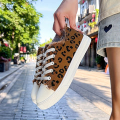Leopard Printed Canvas Lace Up Outdoor Shoes