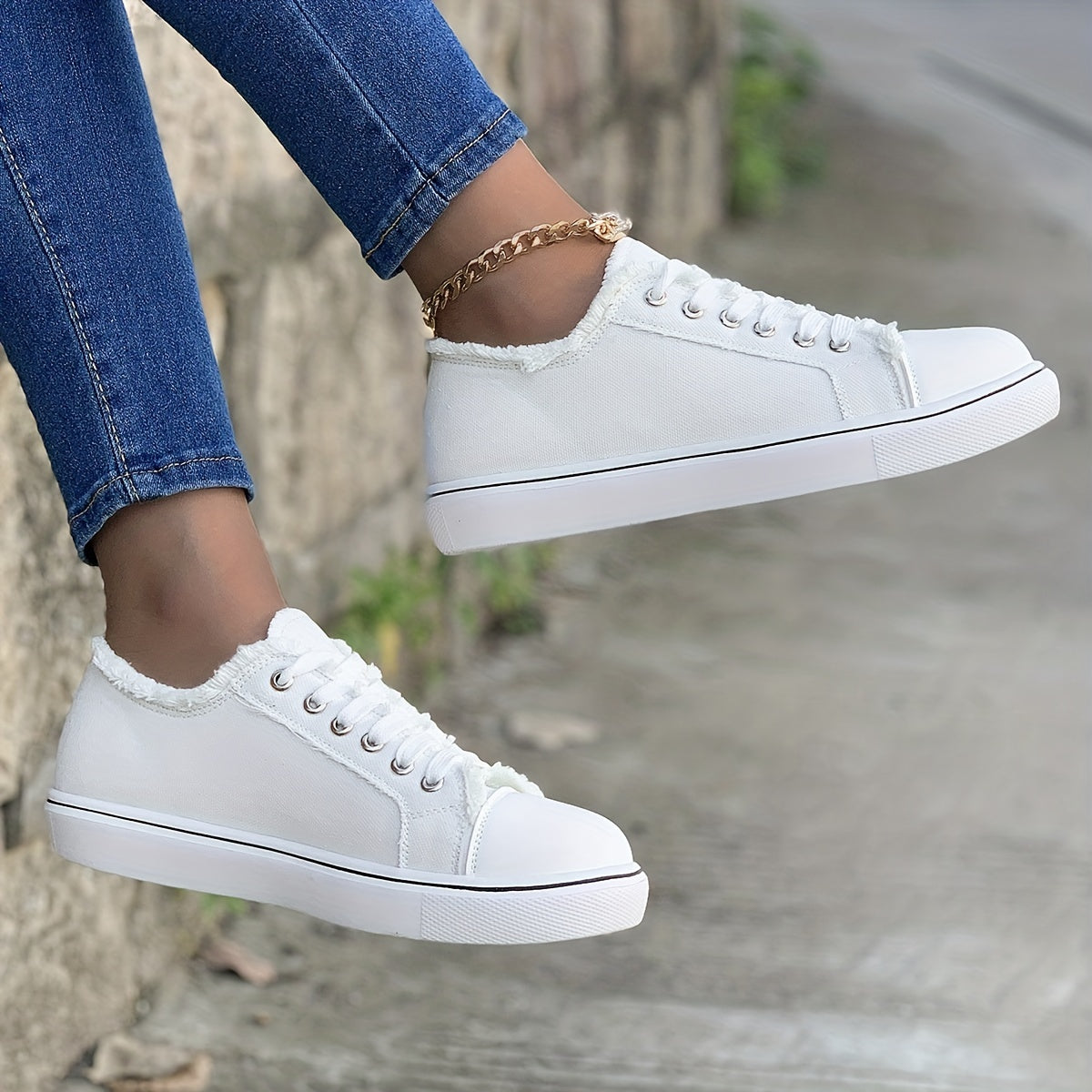 Women's Low Top Canvas Sneakers Lace Up Casual Shoes